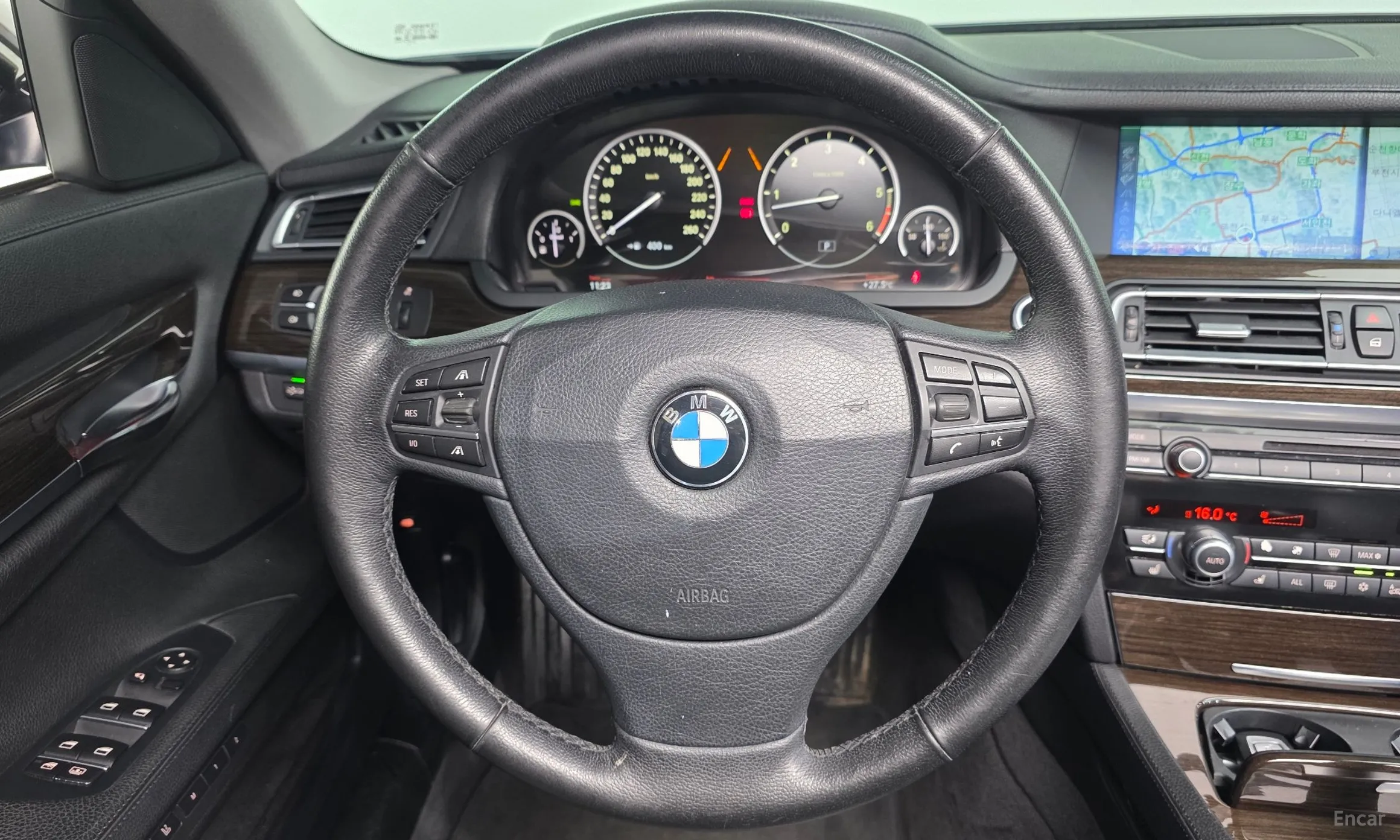 BMW 7 Series (F01) превью 13