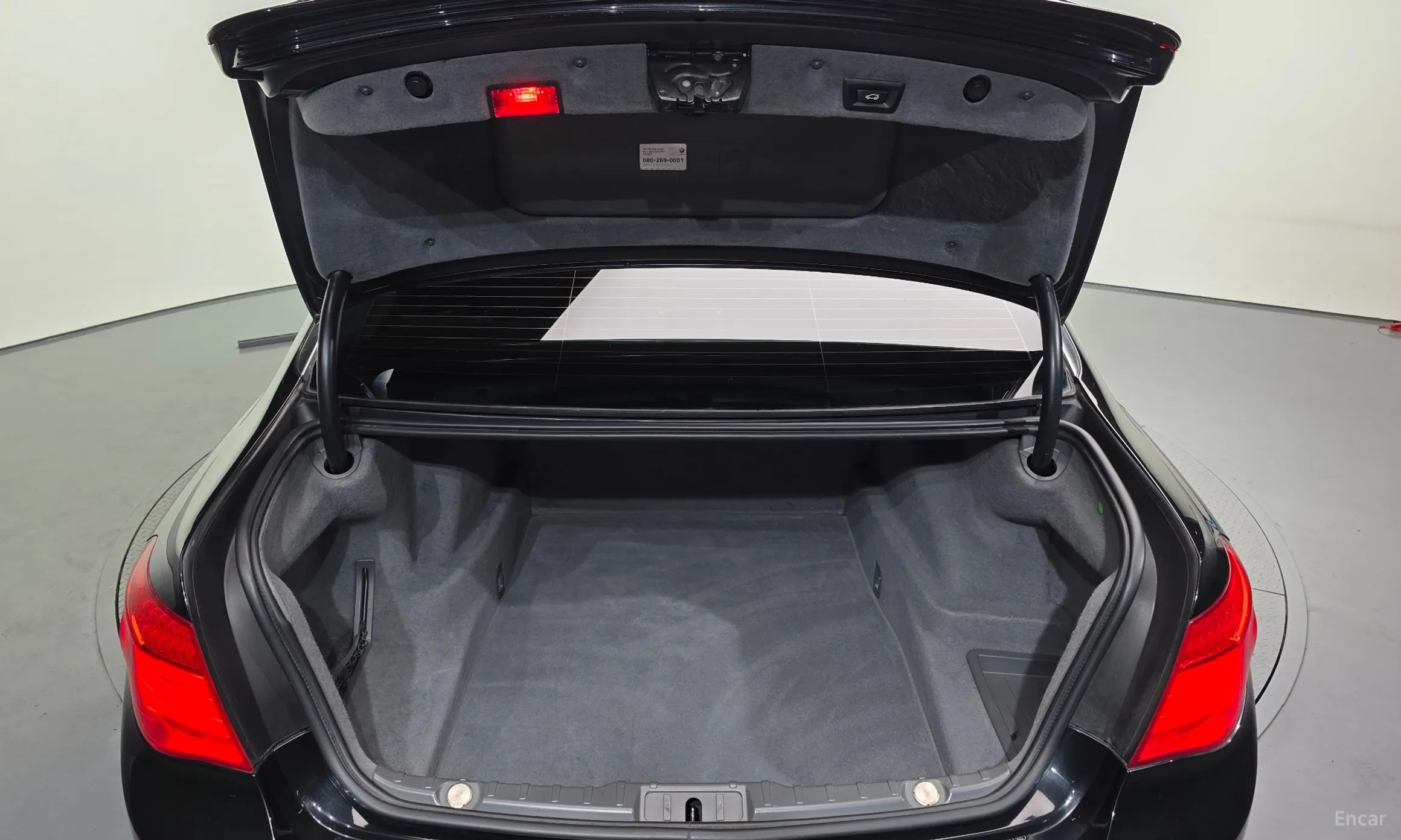 BMW 7 Series (F01) превью 20