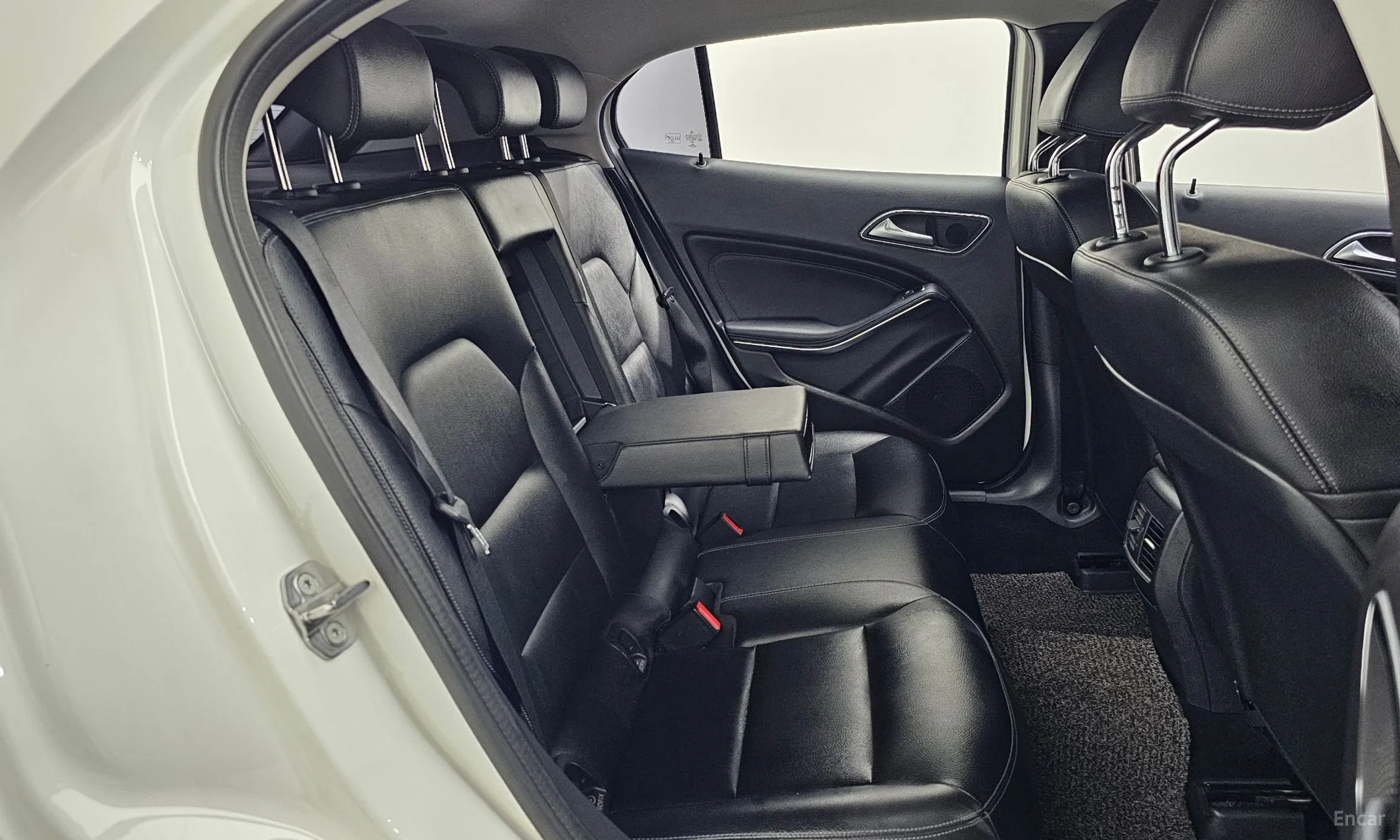 Mercedes Benz GLA-Class X156 превью 12