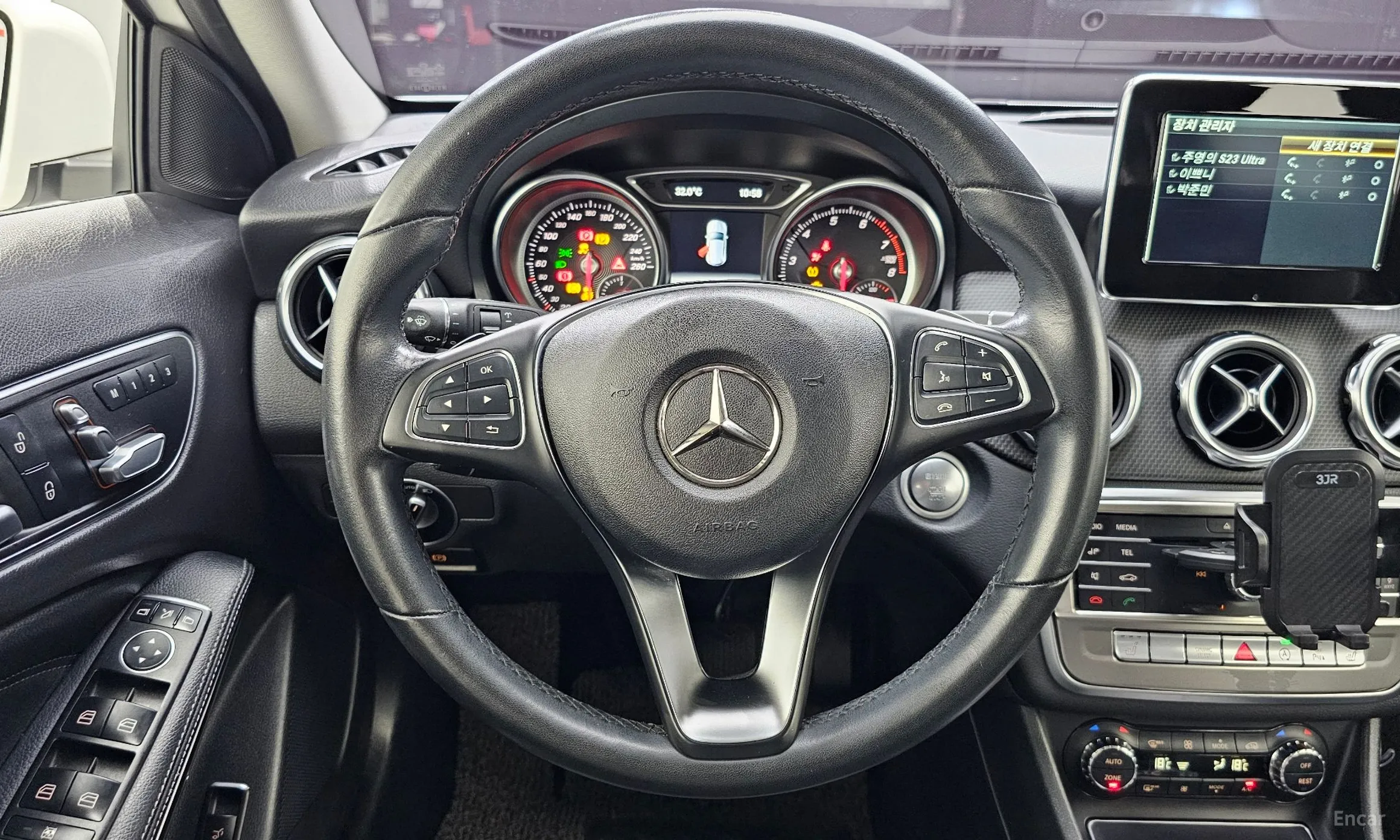 Mercedes Benz GLA-Class X156 превью 13