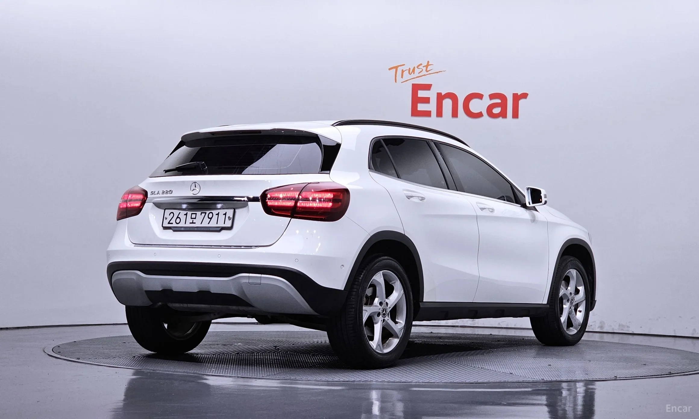 Mercedes Benz GLA-Class X156