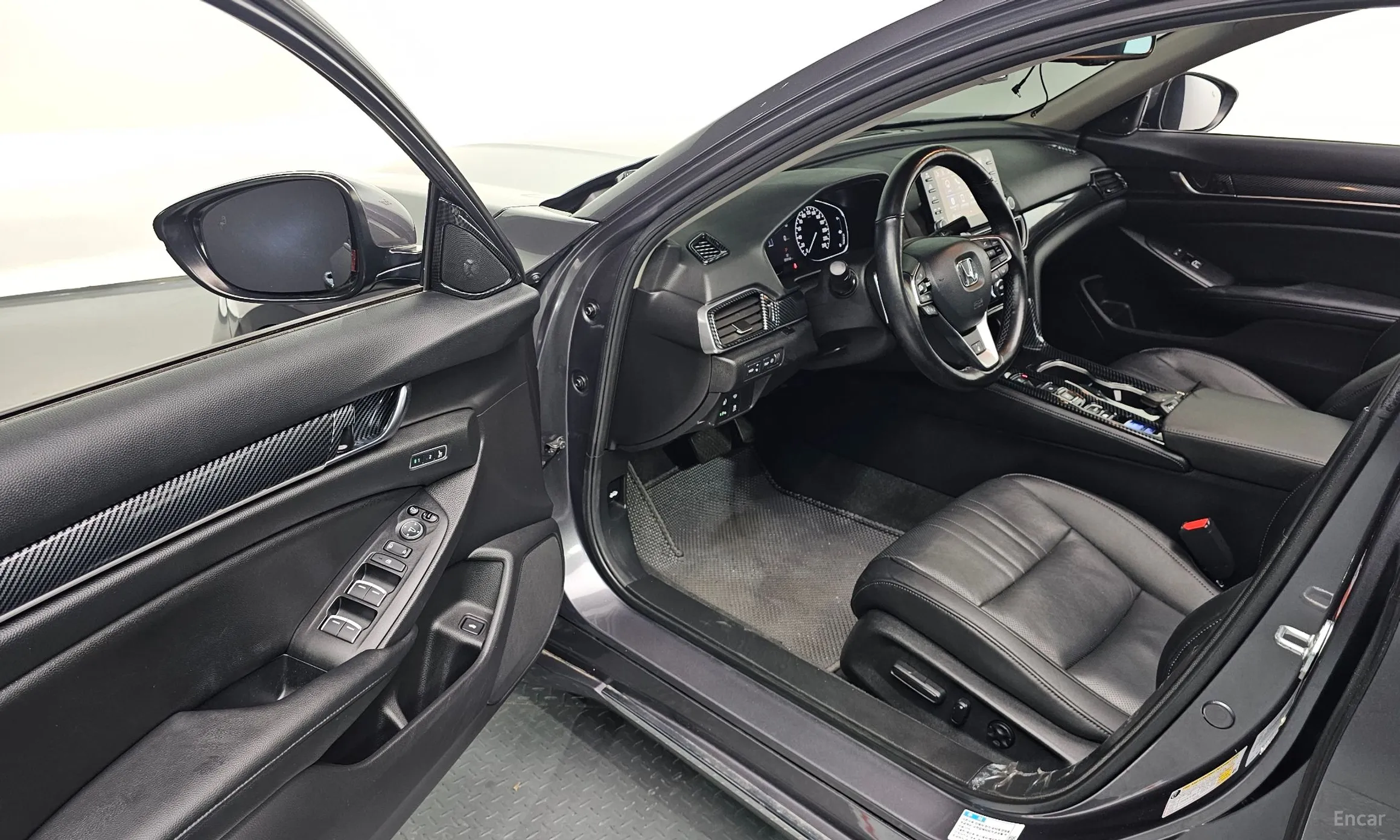 Honda Accord 10th Generation превью 10