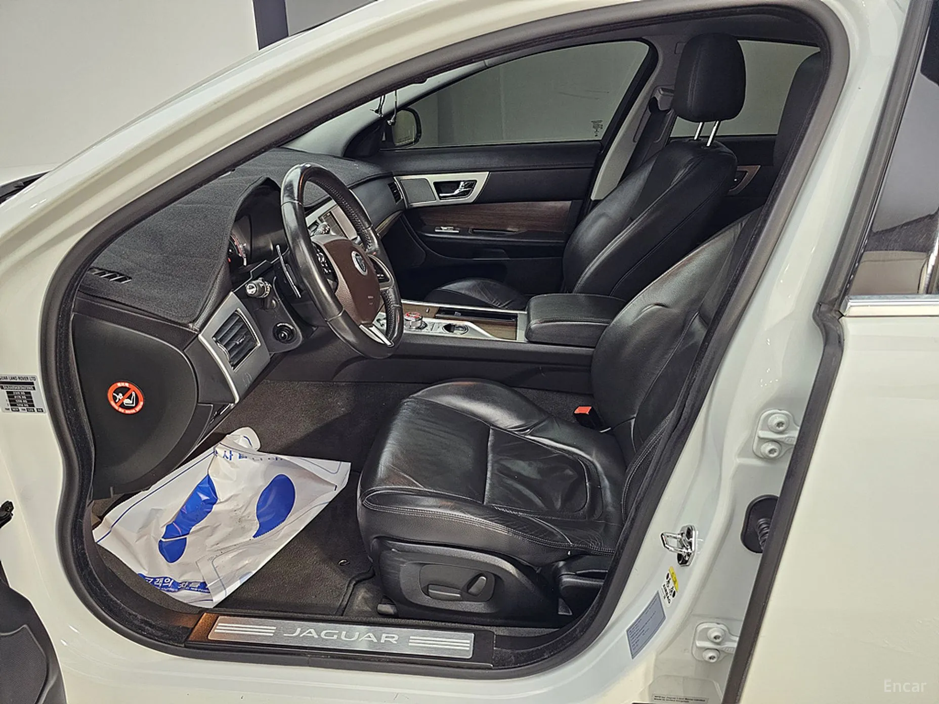Jaguar New XF превью 10