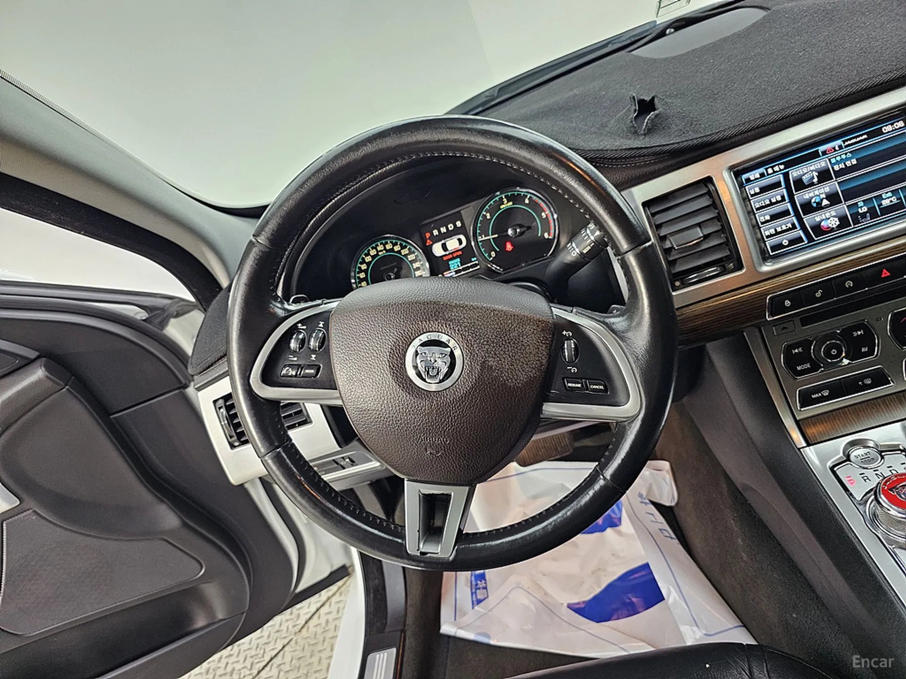 Jaguar New XF превью 16