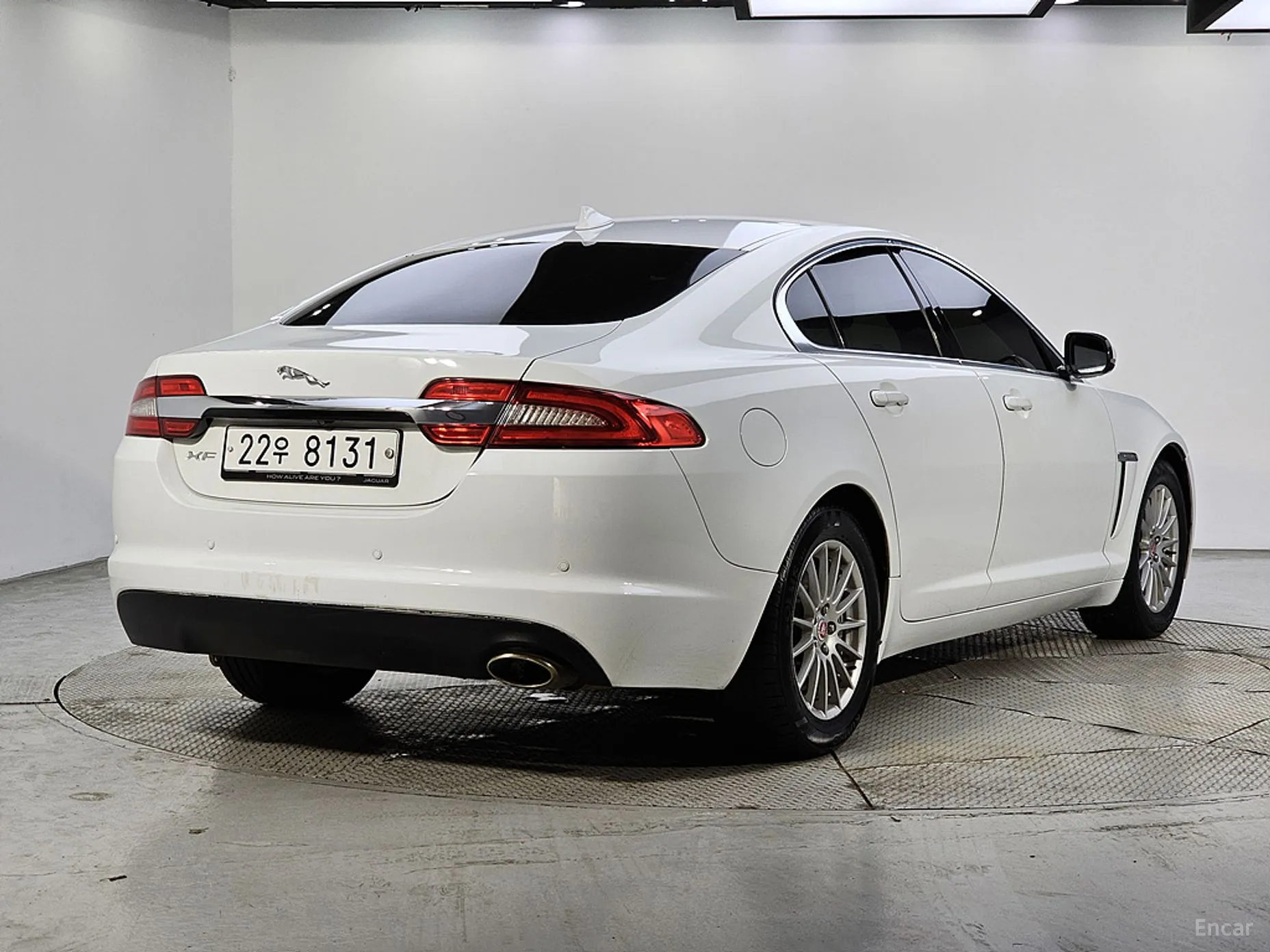Jaguar New XF превью 4