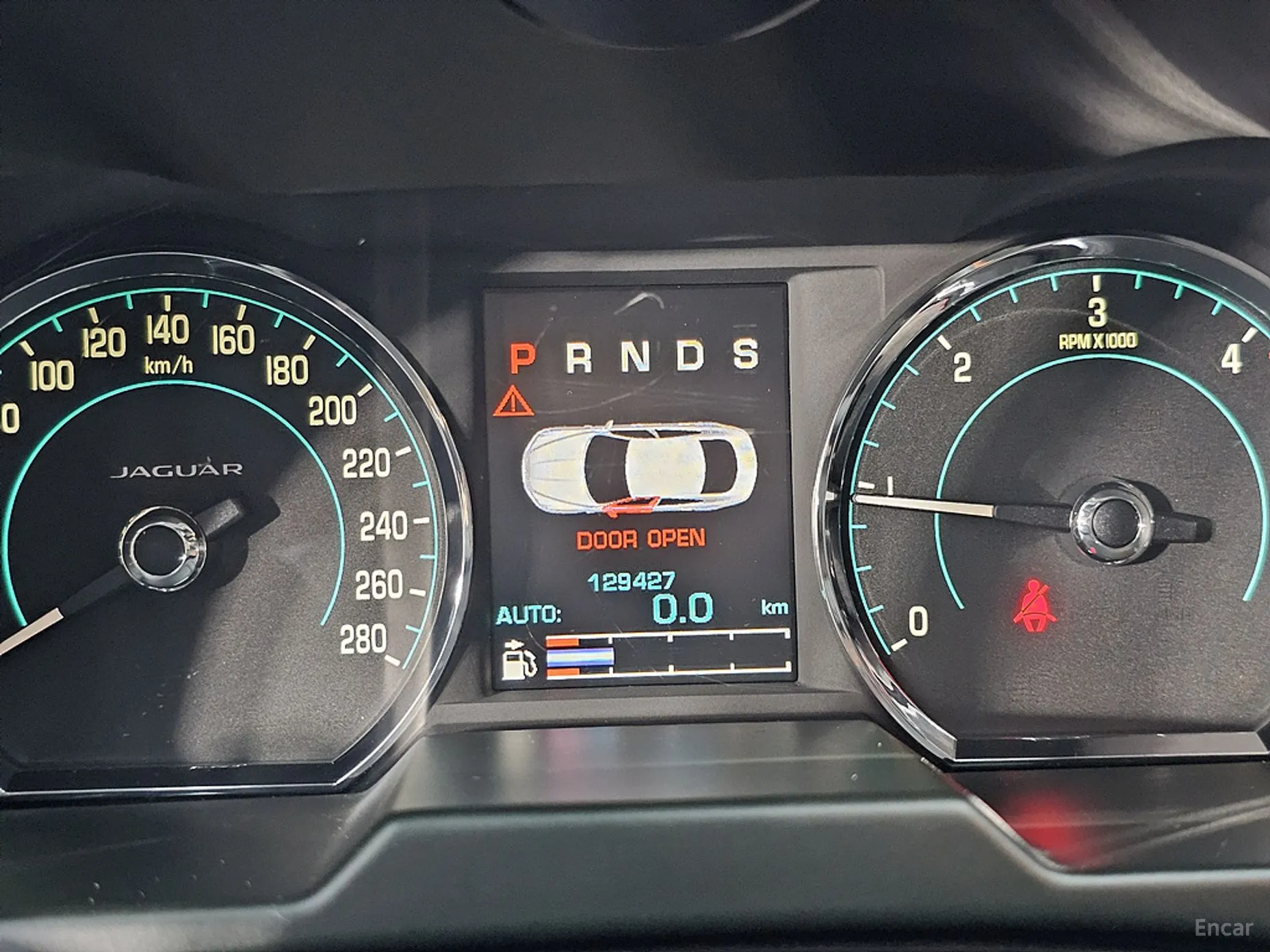 Jaguar New XF превью 8
