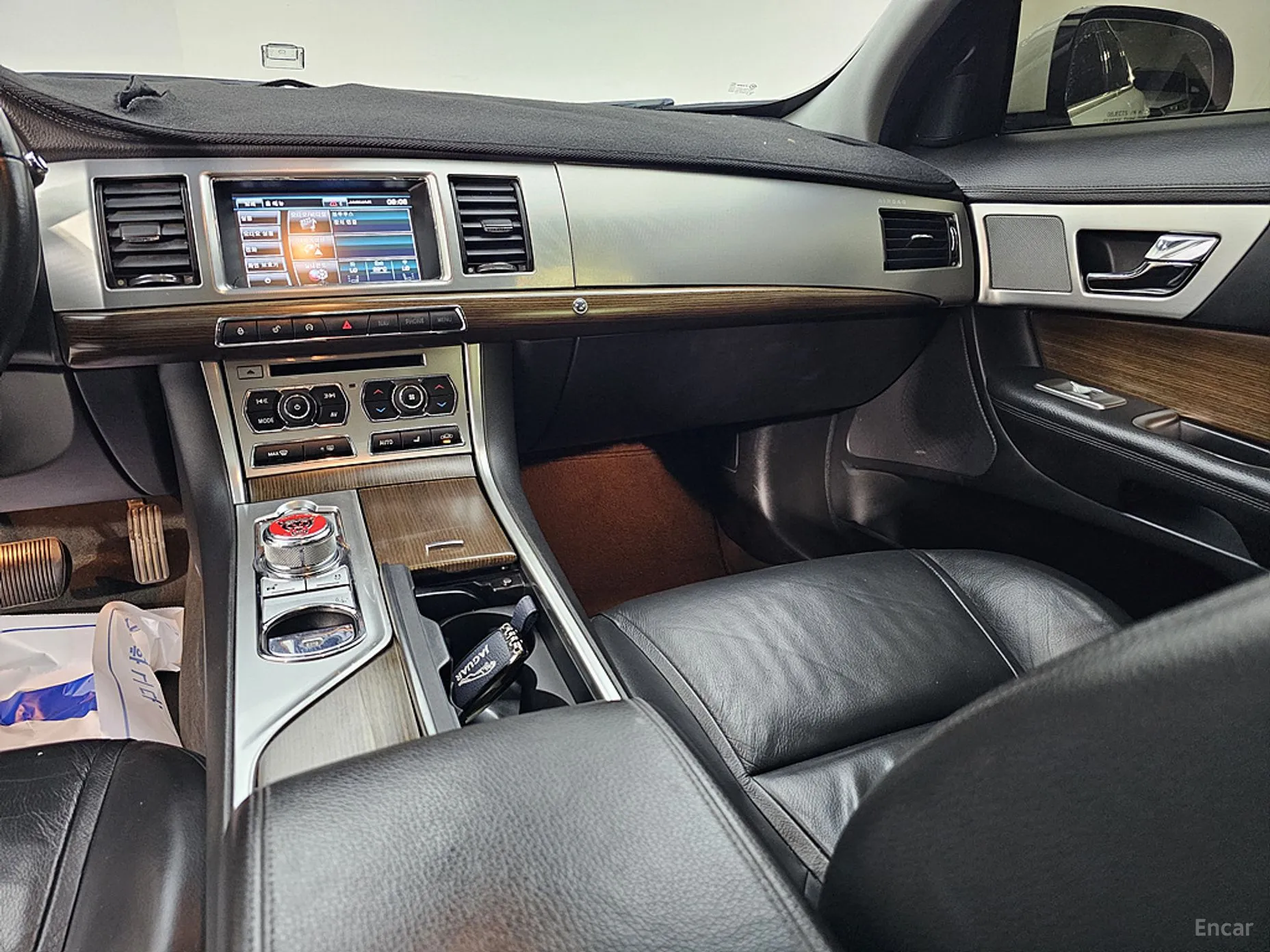 Jaguar New XF превью 9