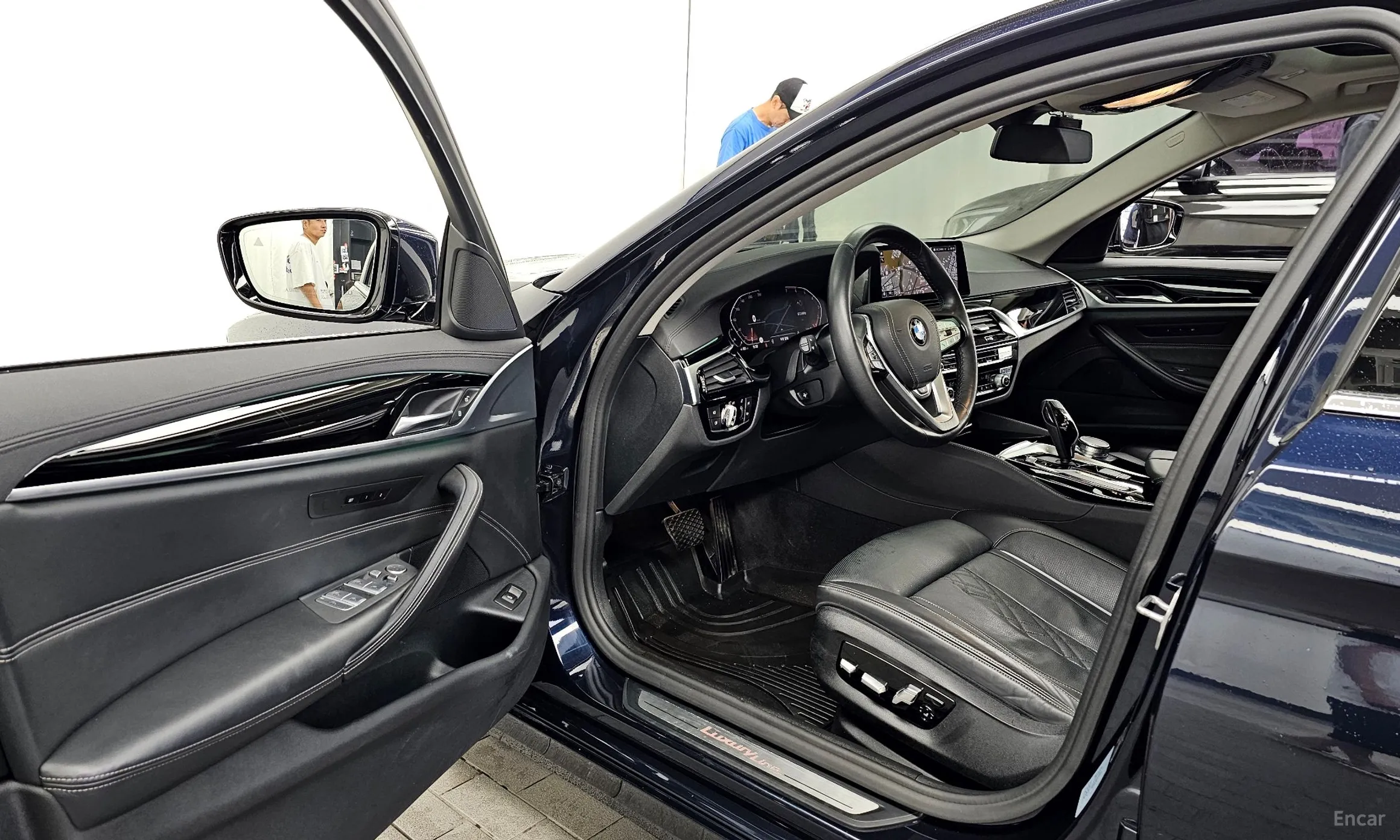 BMW 5 Series (G30) превью 10