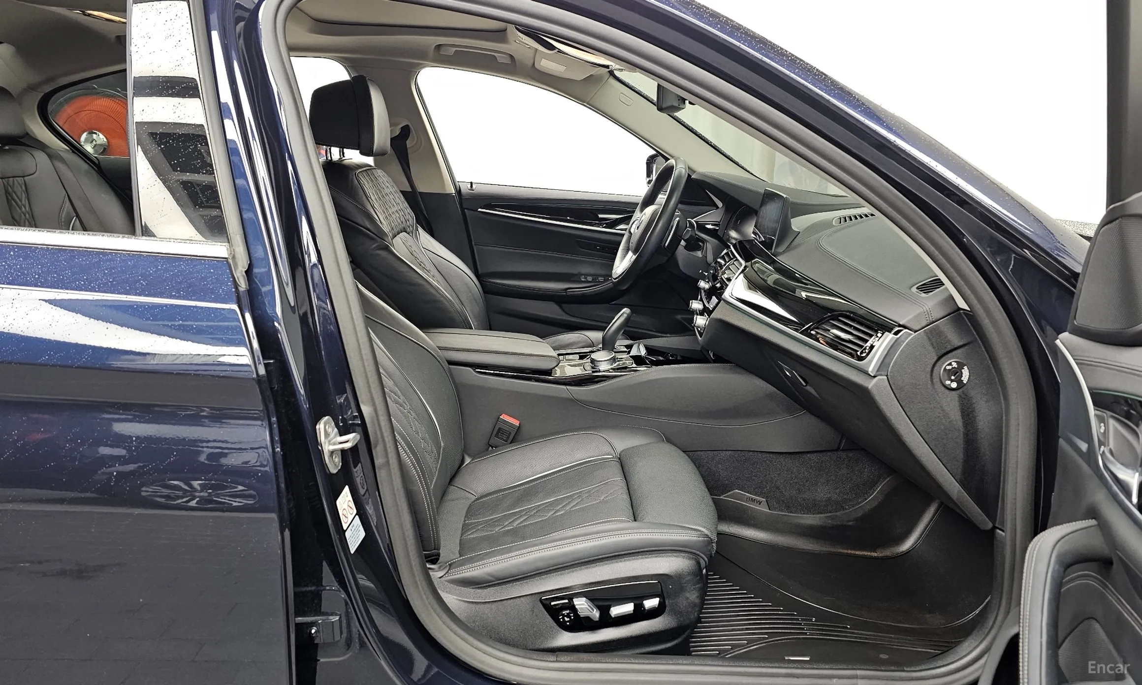 BMW 5 Series (G30) превью 11