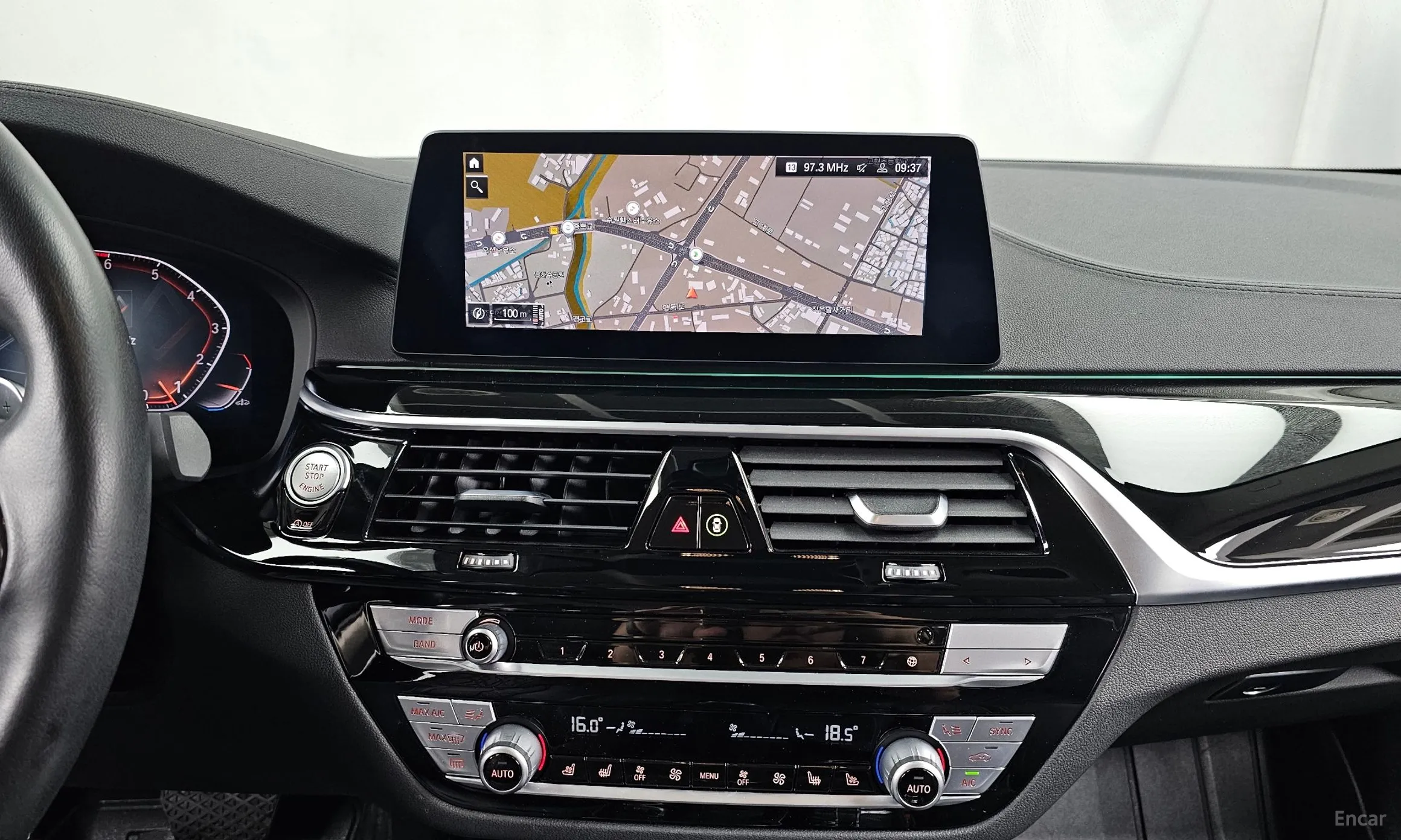 BMW 5 Series (G30) превью 14
