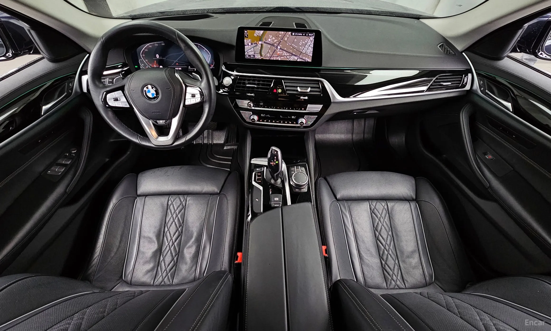 BMW 5 Series (G30) превью 7