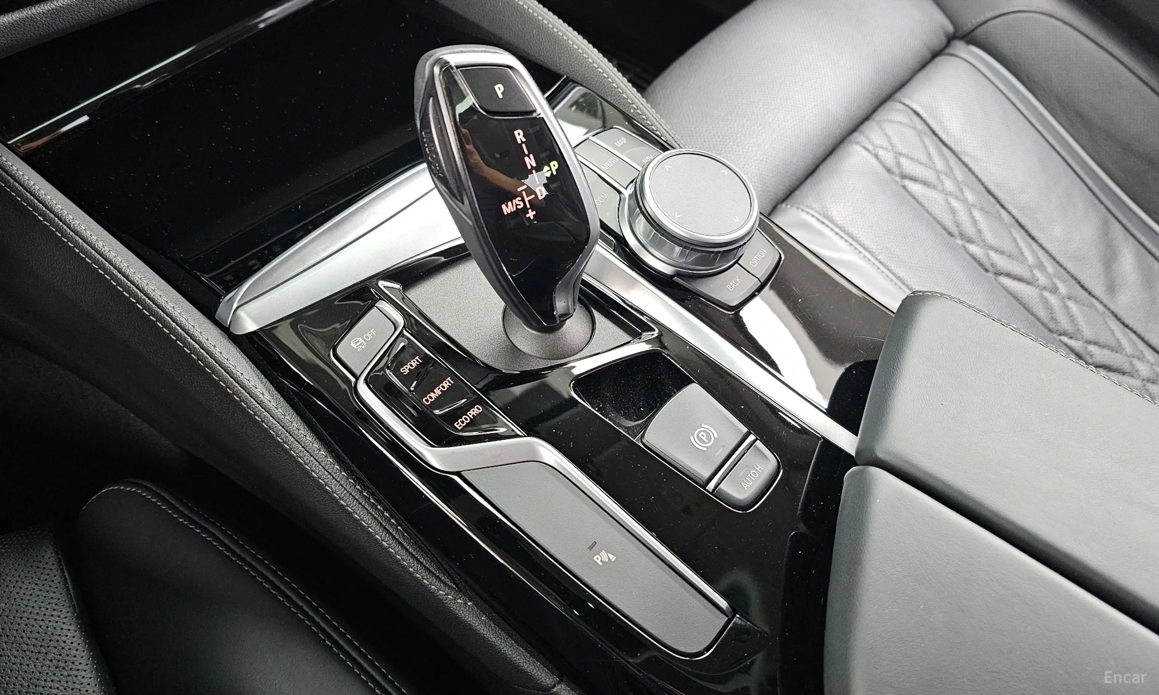 BMW 5 Series (G30) превью 9