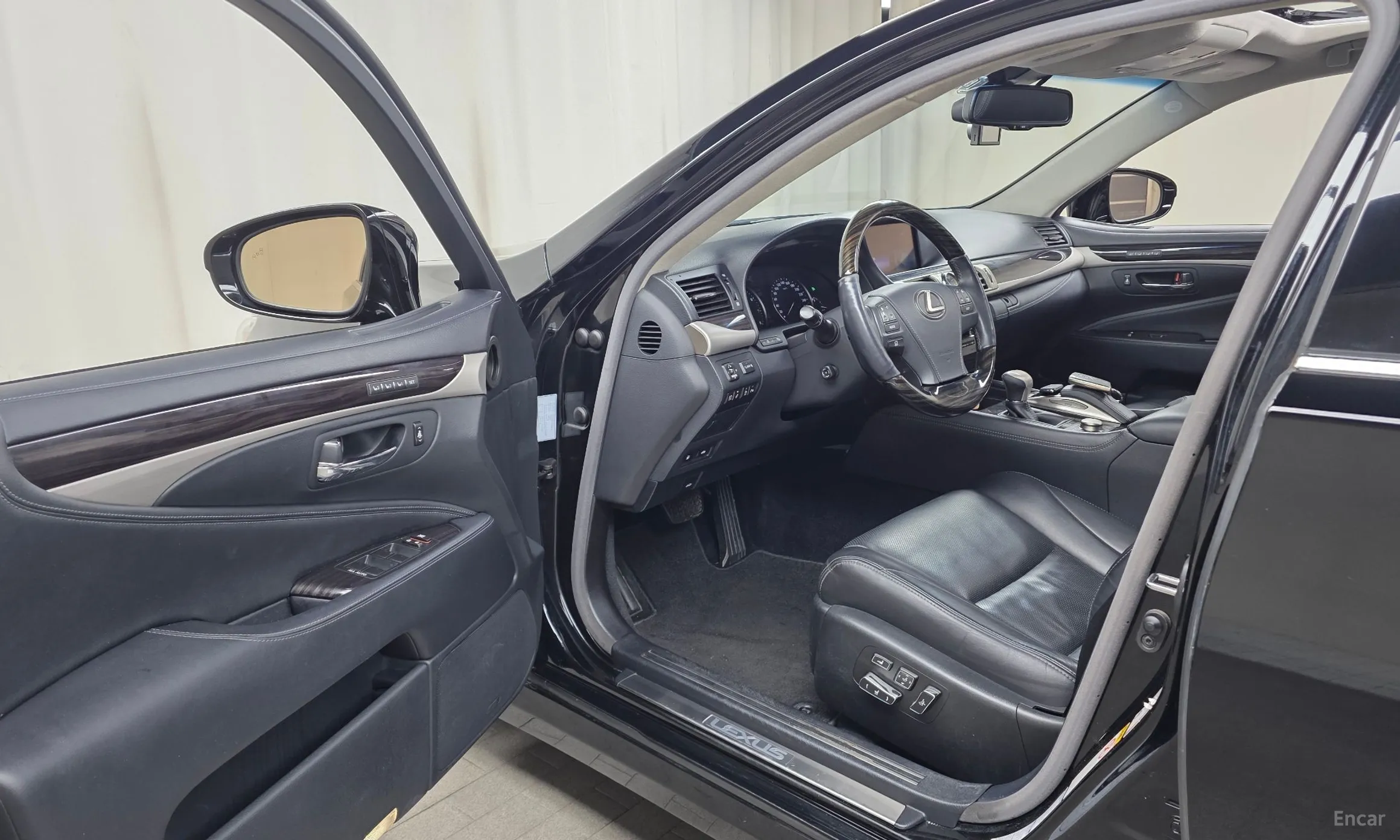 Lexus LS460 превью 10