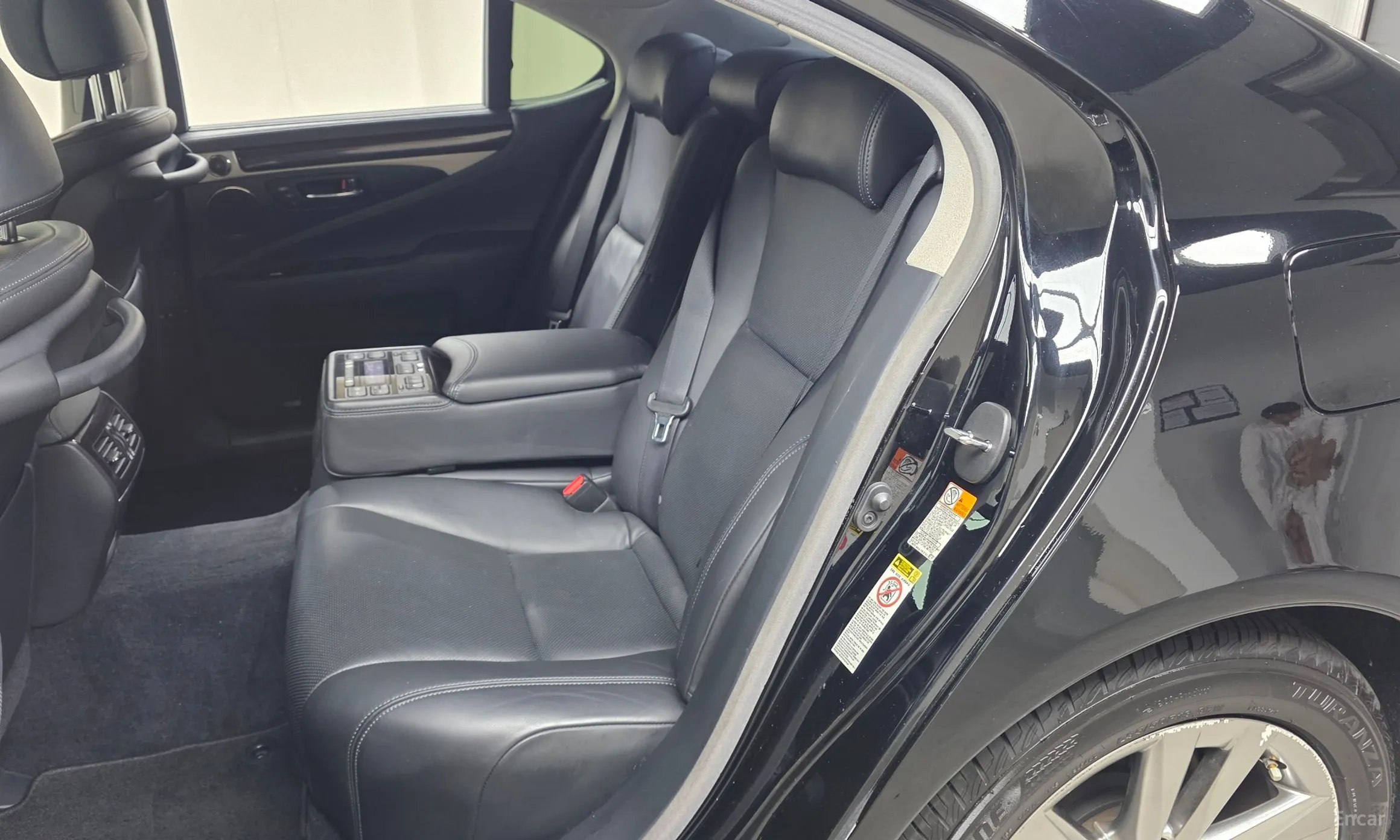 Lexus LS460 превью 12
