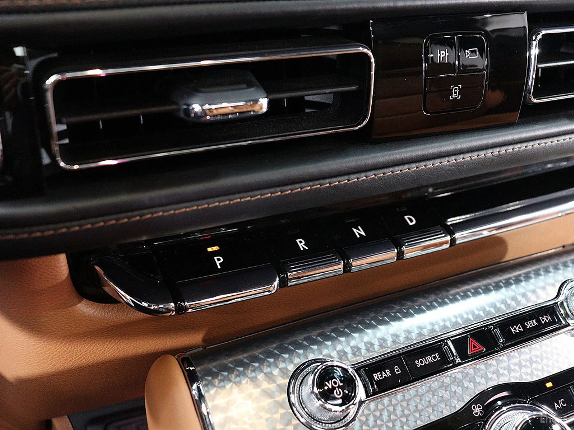 Lincoln Aviator 2nd Generation превью 16