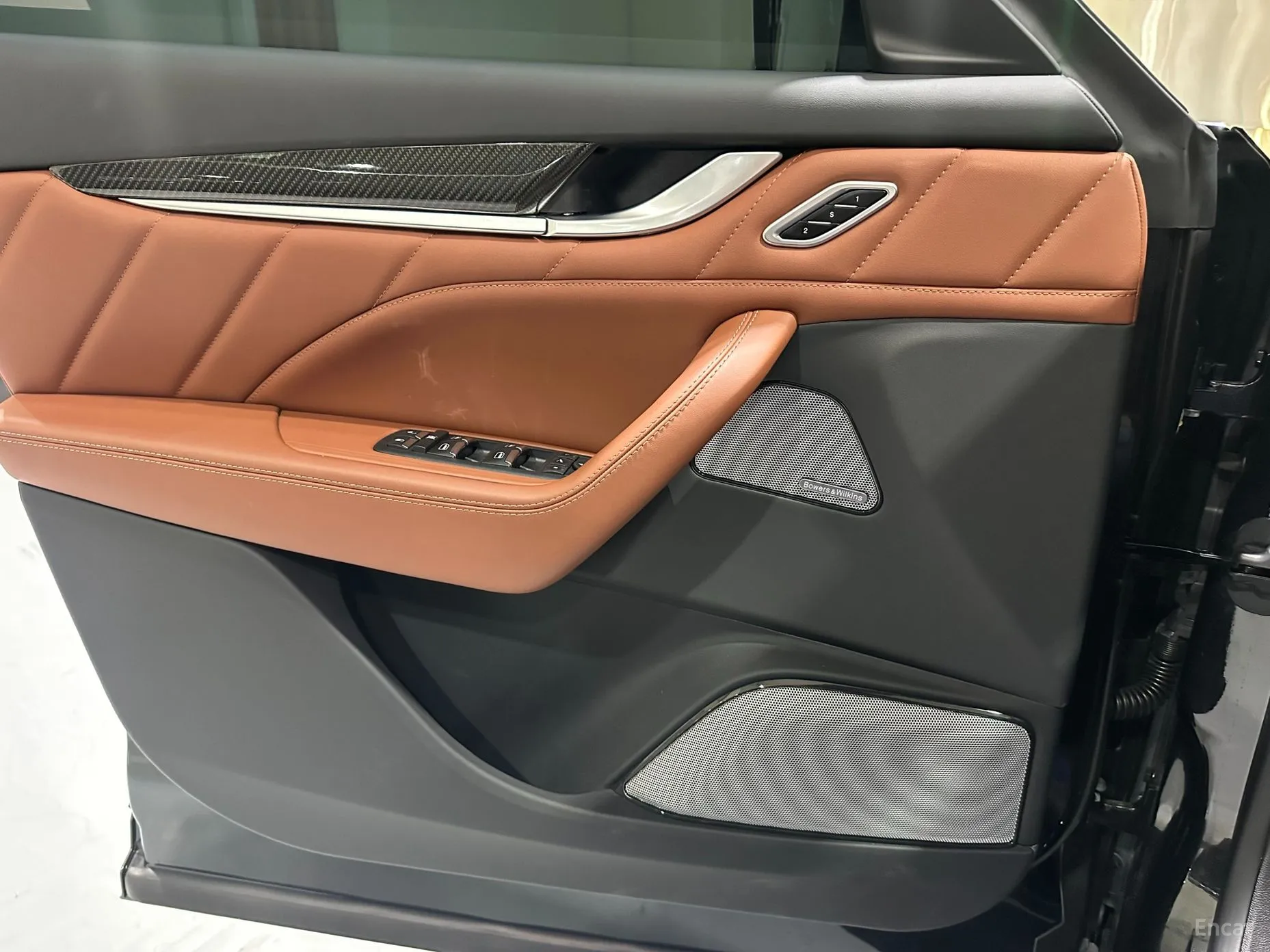 Maserati Levante превью 14