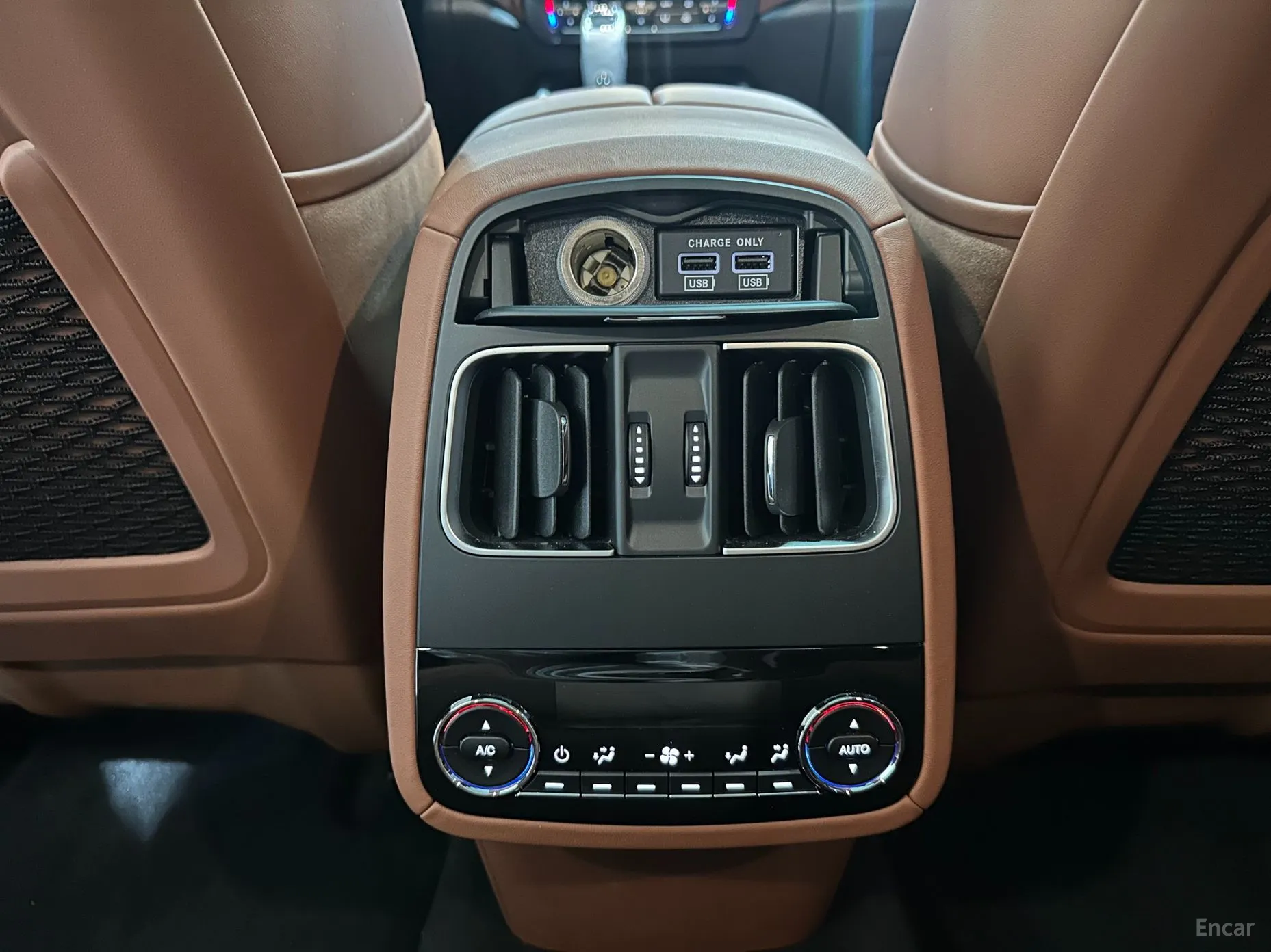 Maserati Levante превью 17
