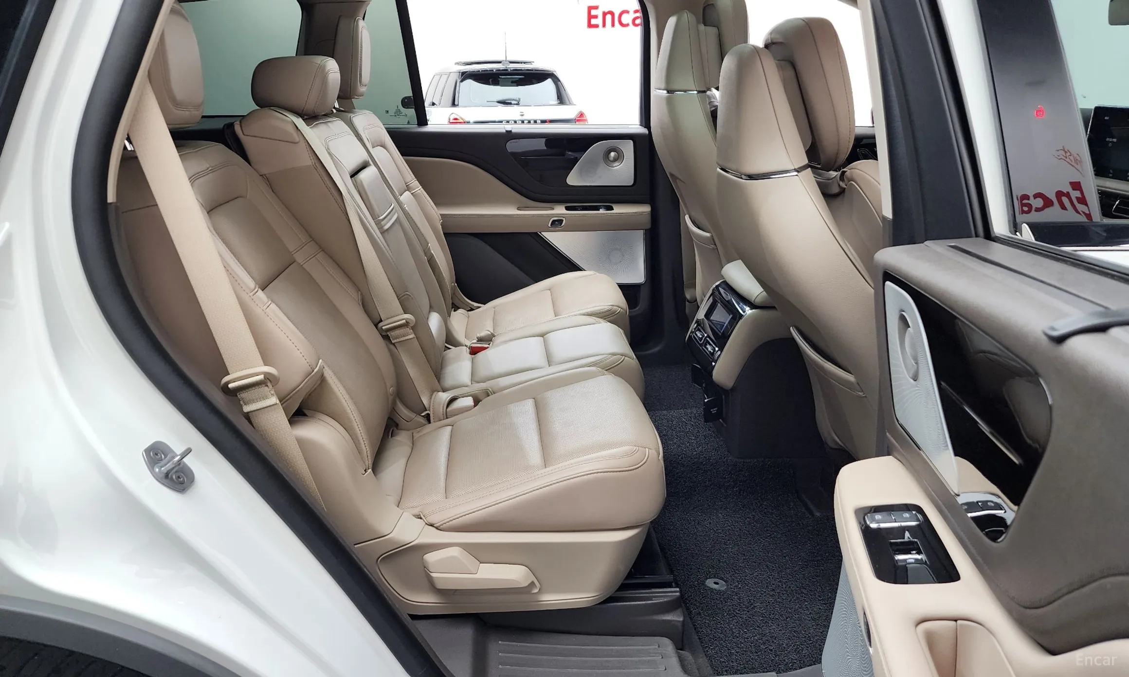 Lincoln Aviator 2nd Generation превью 12