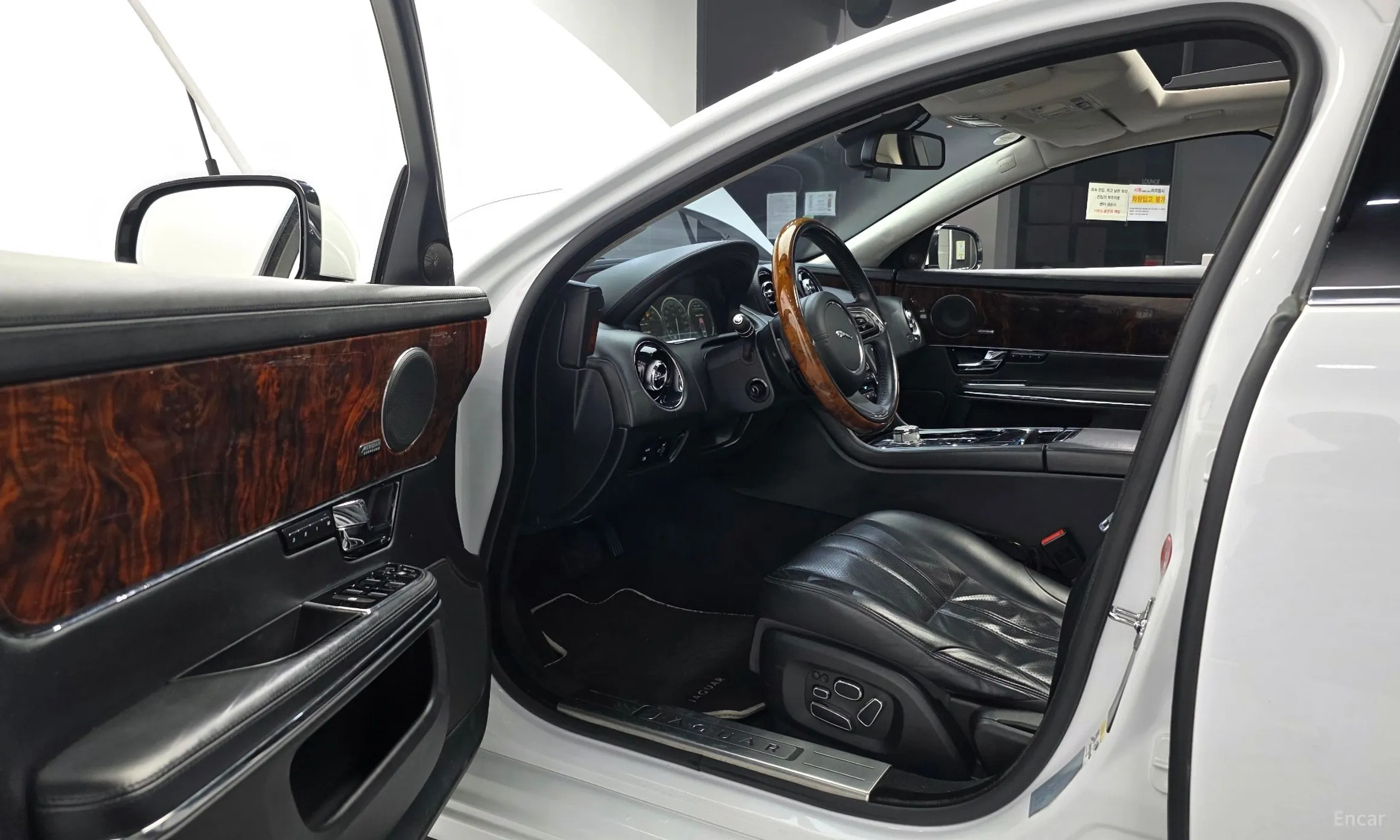 Jaguar All New XJ превью 10