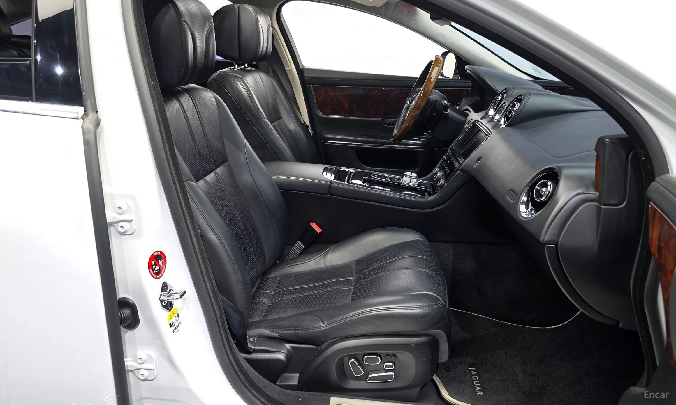 Jaguar All New XJ превью 11