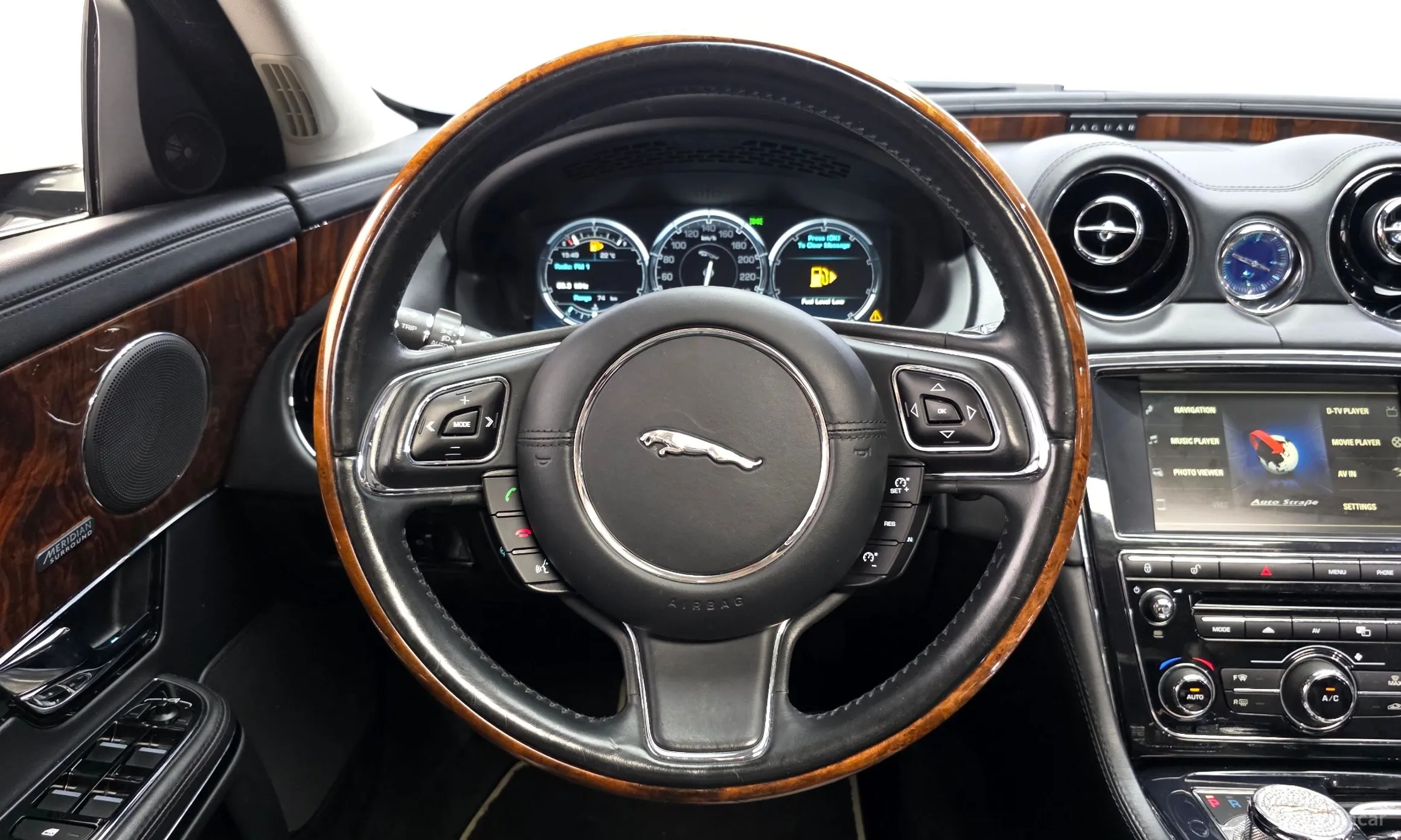 Jaguar All New XJ превью 13