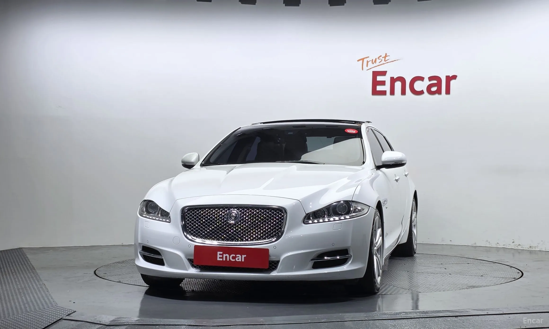 Jaguar All New XJ превью 3