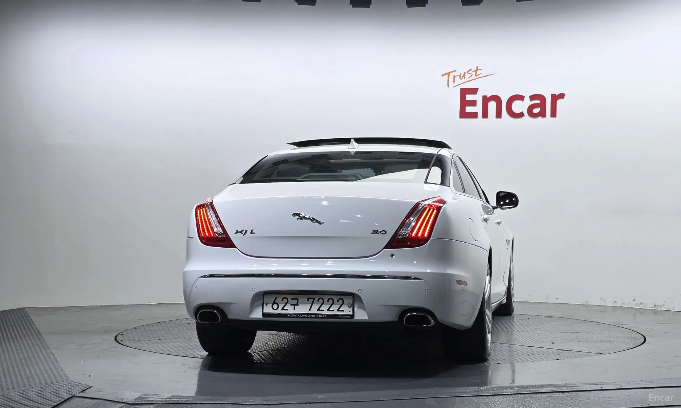 Jaguar All New XJ превью 4