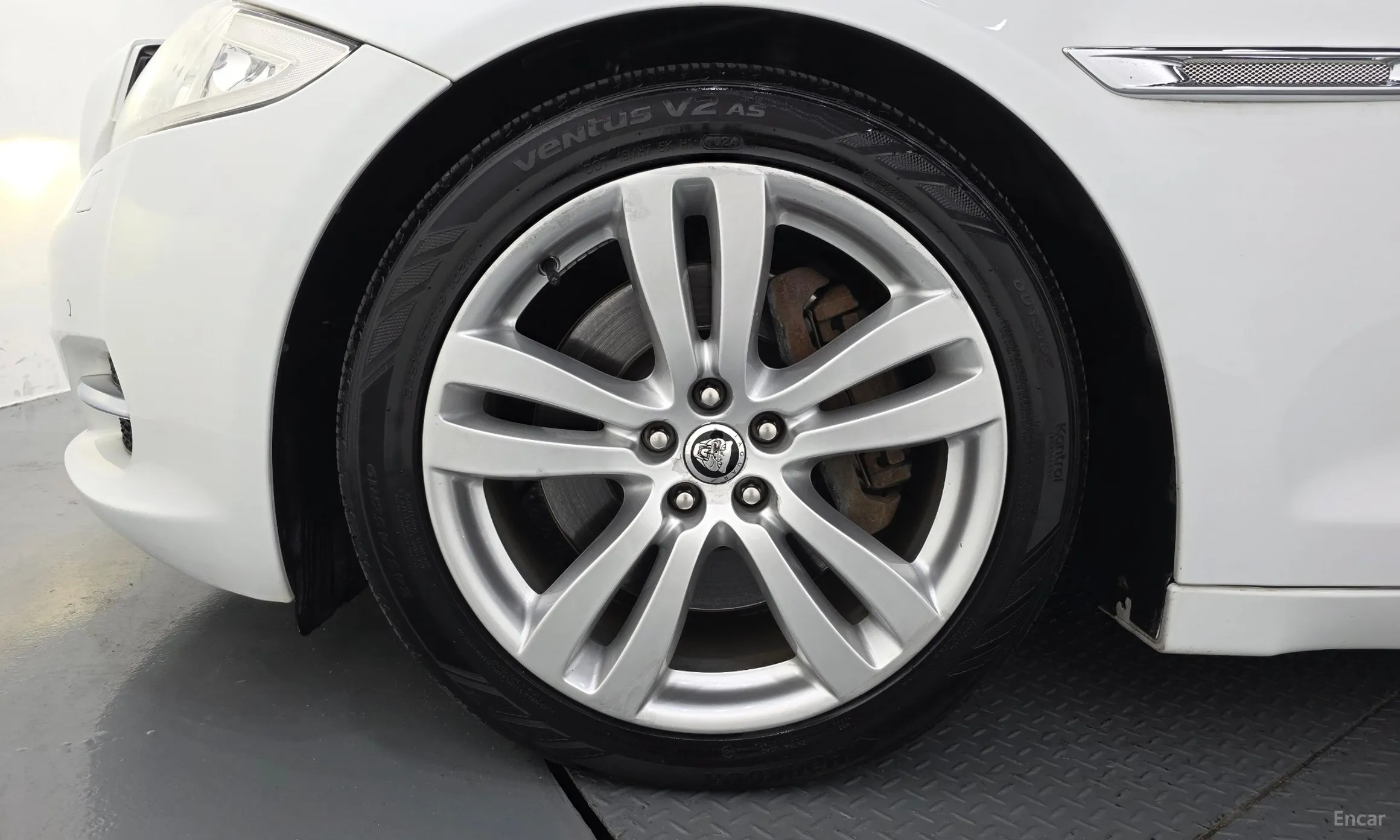 Jaguar All New XJ превью 5
