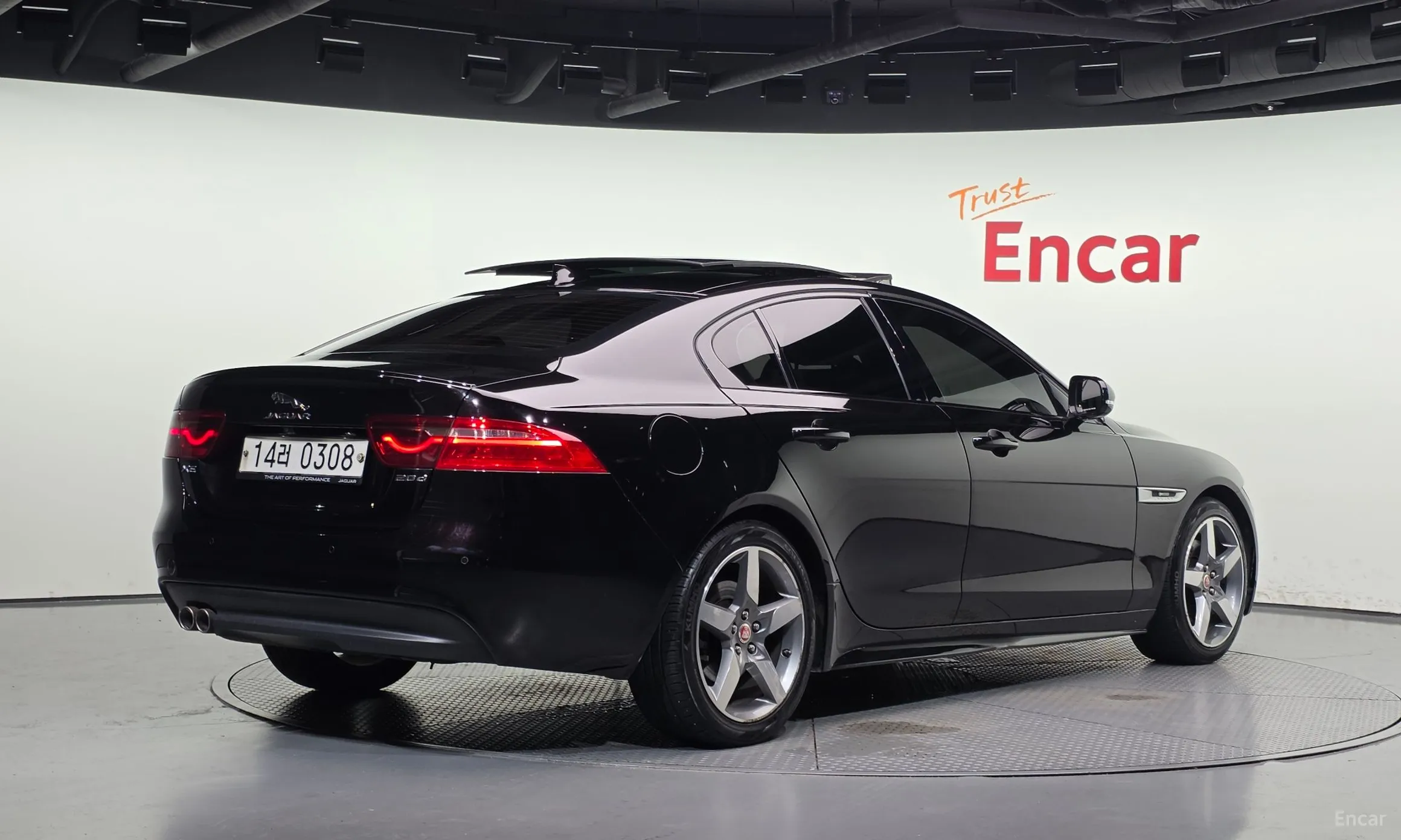Jaguar XE превью 2