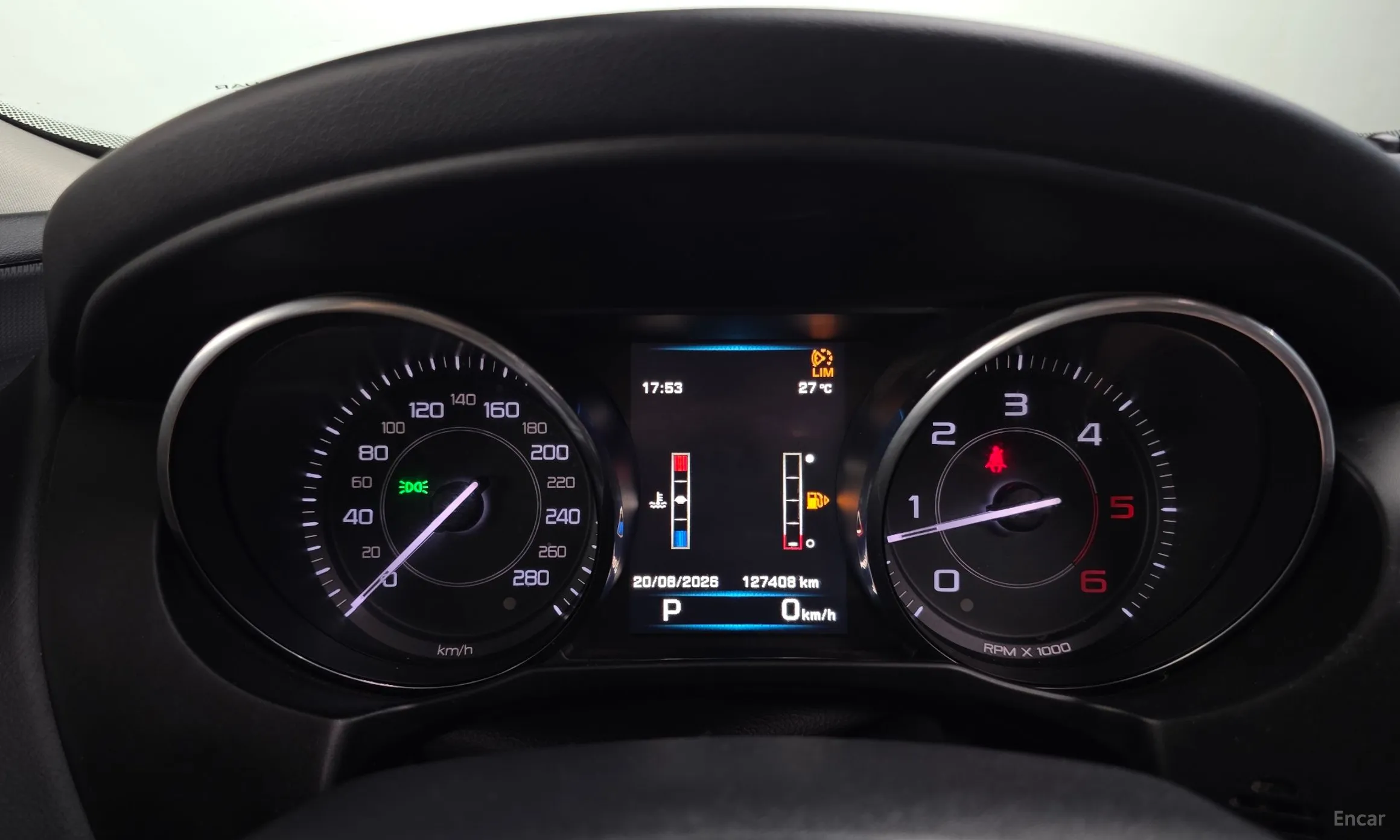 Jaguar XE превью 8