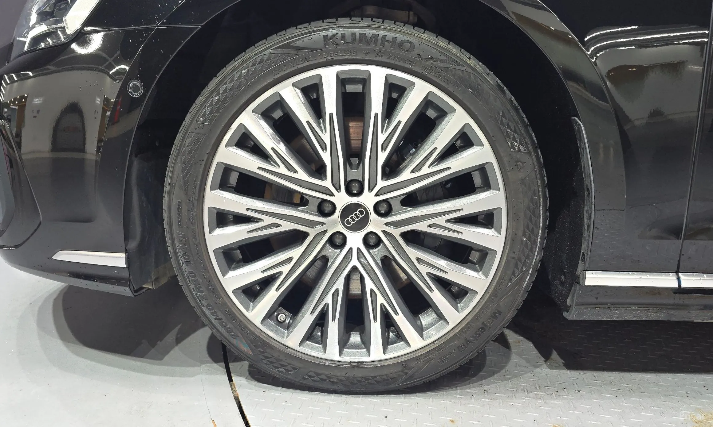 Audi A8 (D5) превью 5