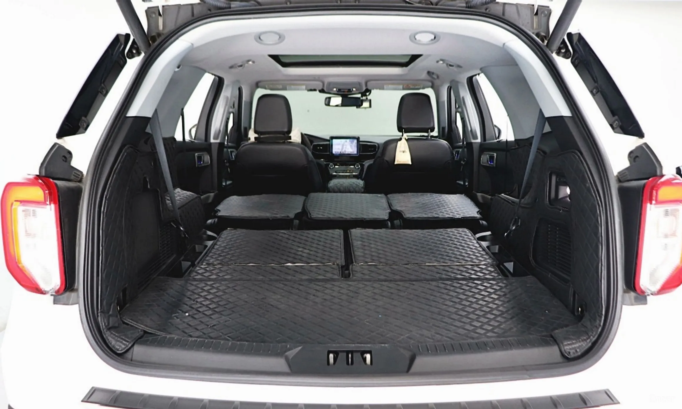 Ford Explorer 6th Generation превью 19