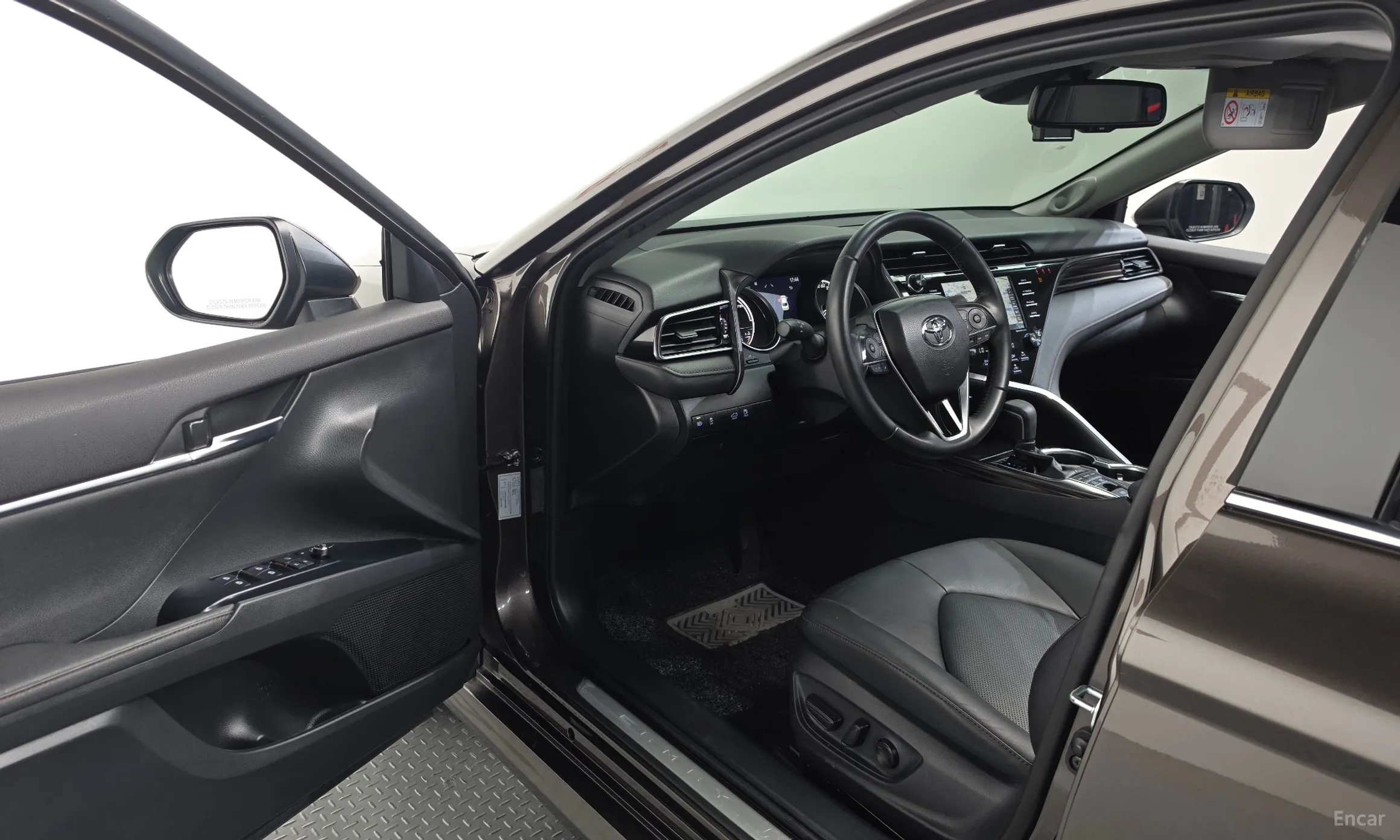 Toyota Camry (XV70) превью 10