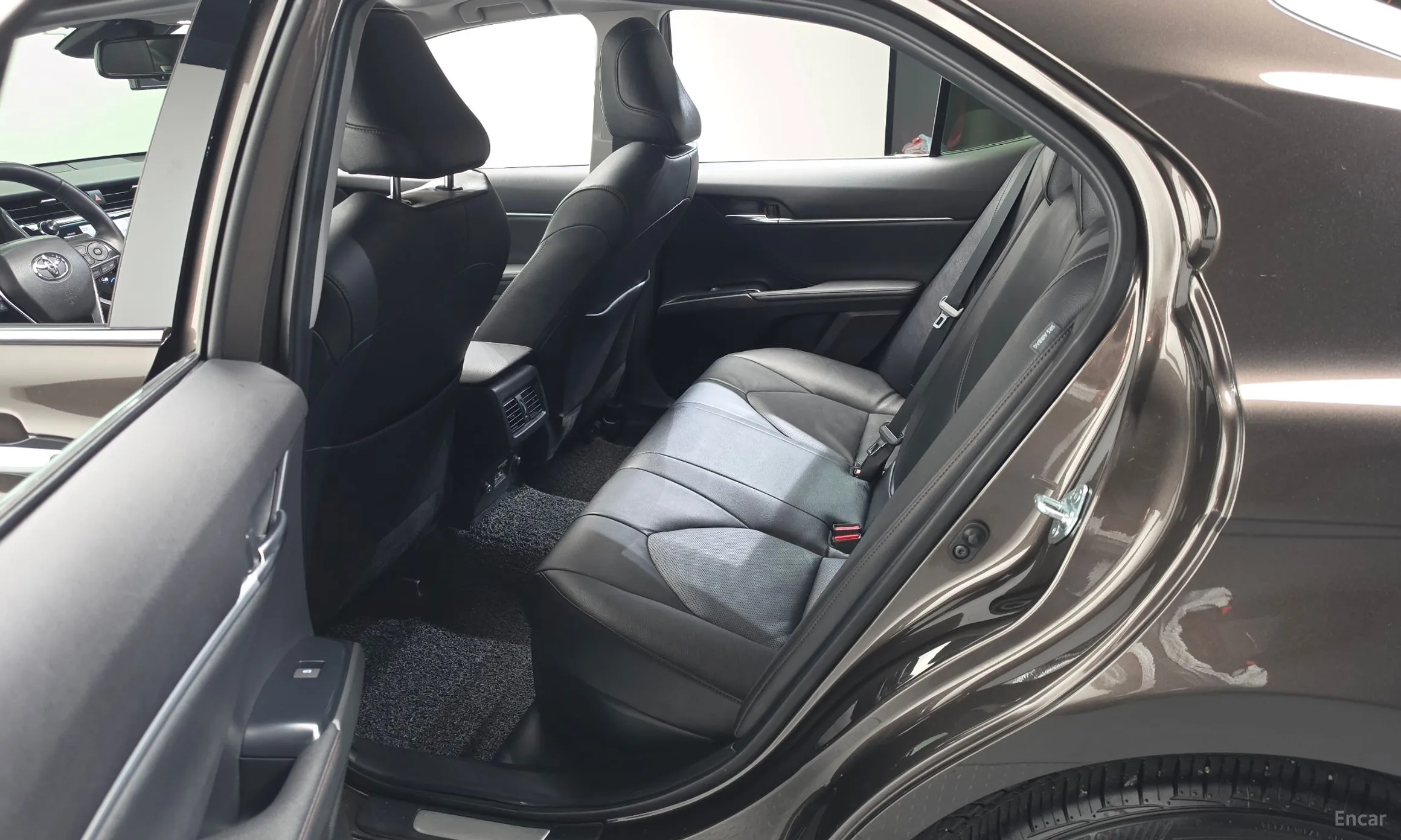 Toyota Camry (XV70) превью 11