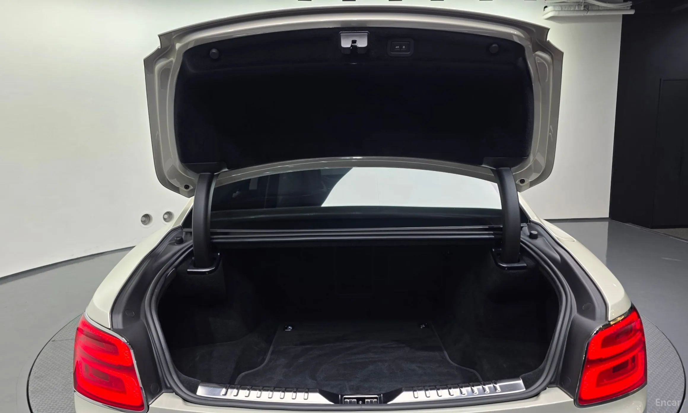 Bentley Flying Spur 3rd Generation превью 20