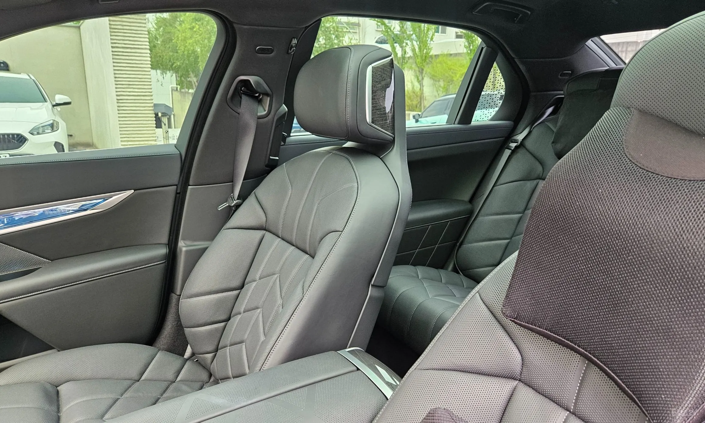 BMW 7 Series (G70) превью 10