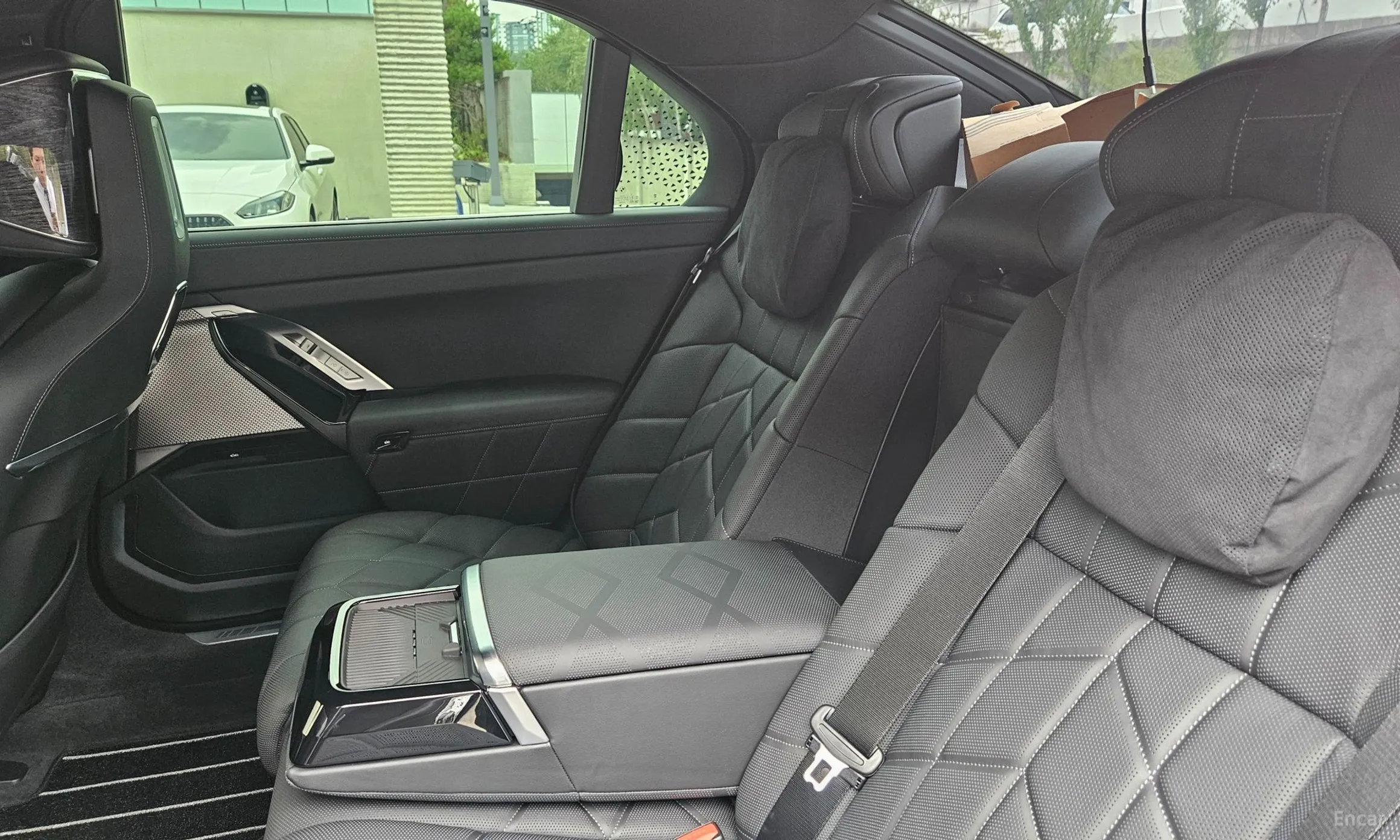 BMW 7 Series (G70) превью 14