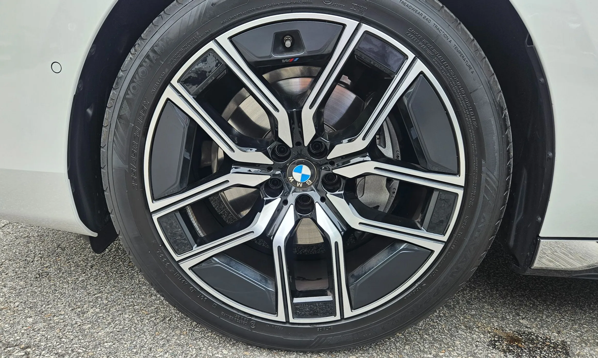 BMW 7 Series (G70) превью 5