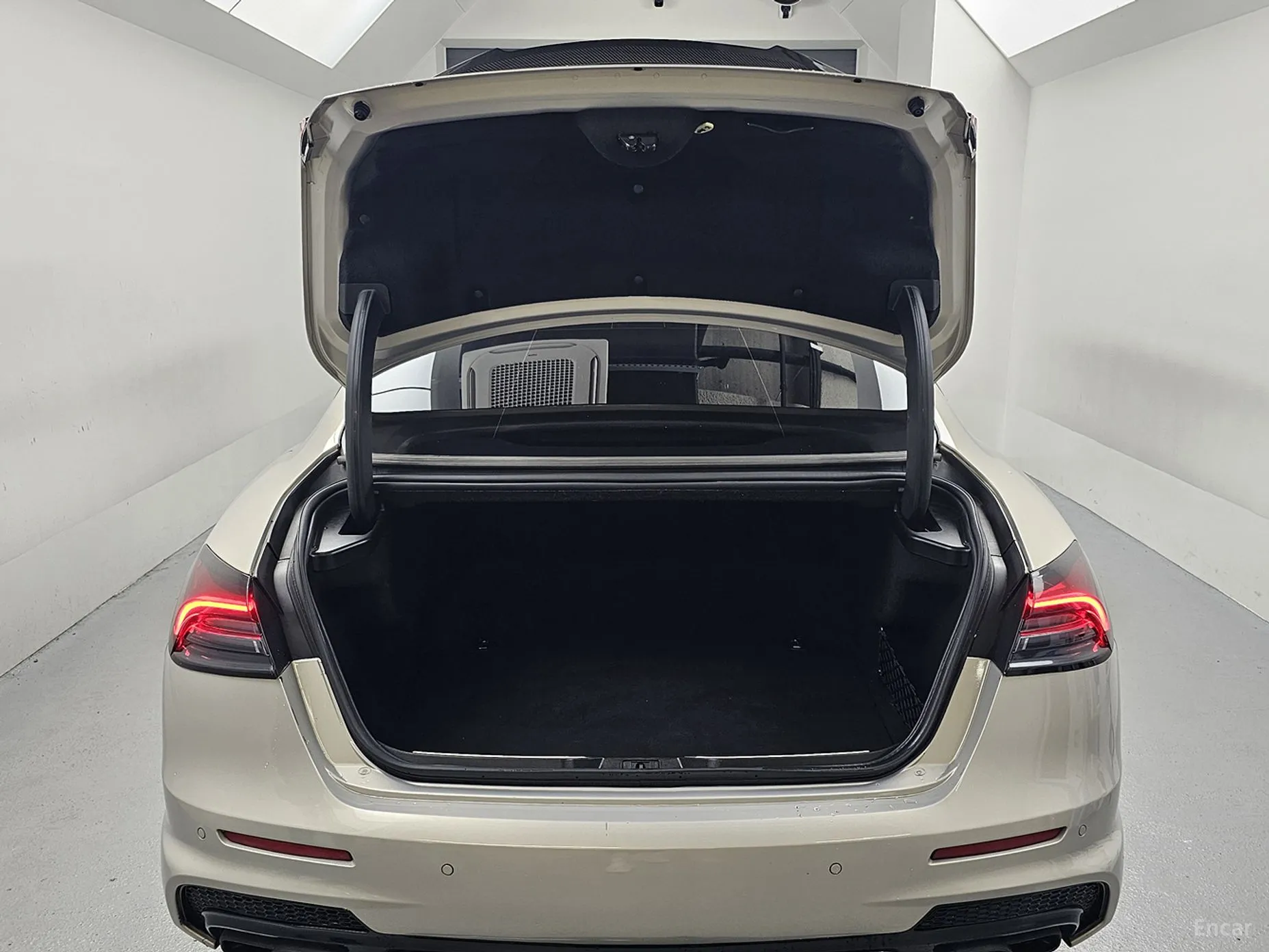 Maserati Quattroporte превью 20