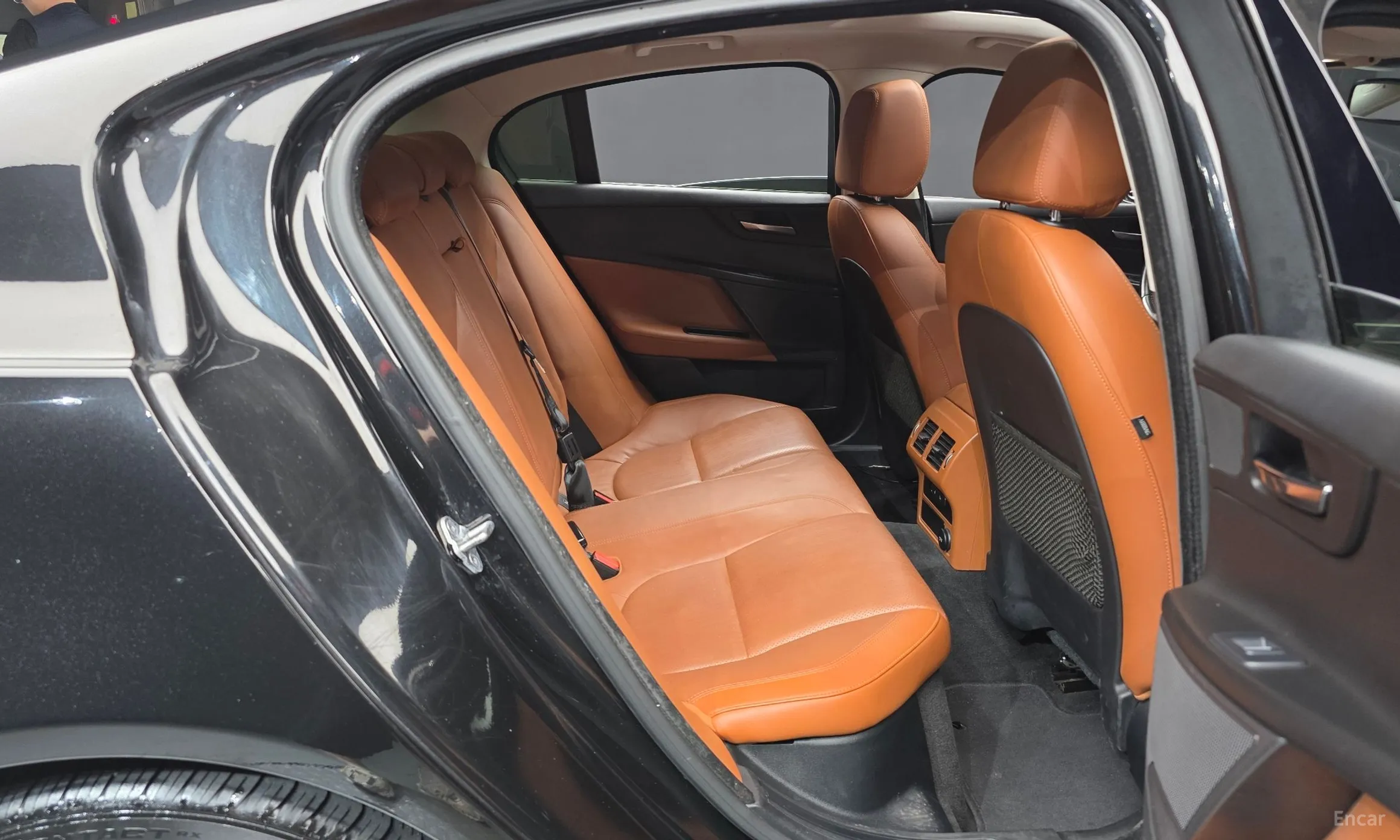 Jaguar XE превью 12