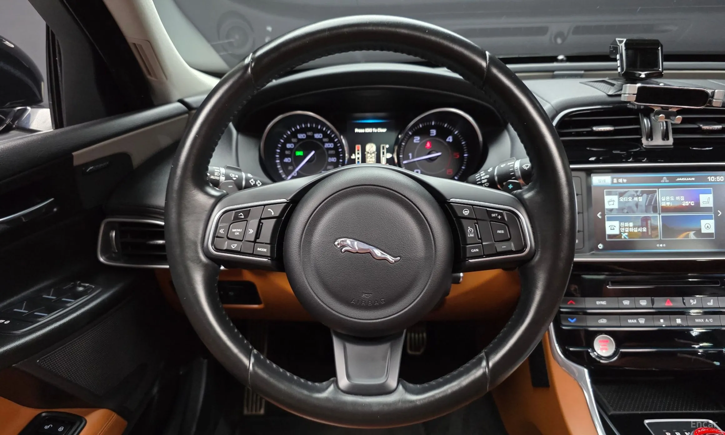 Jaguar XE превью 13