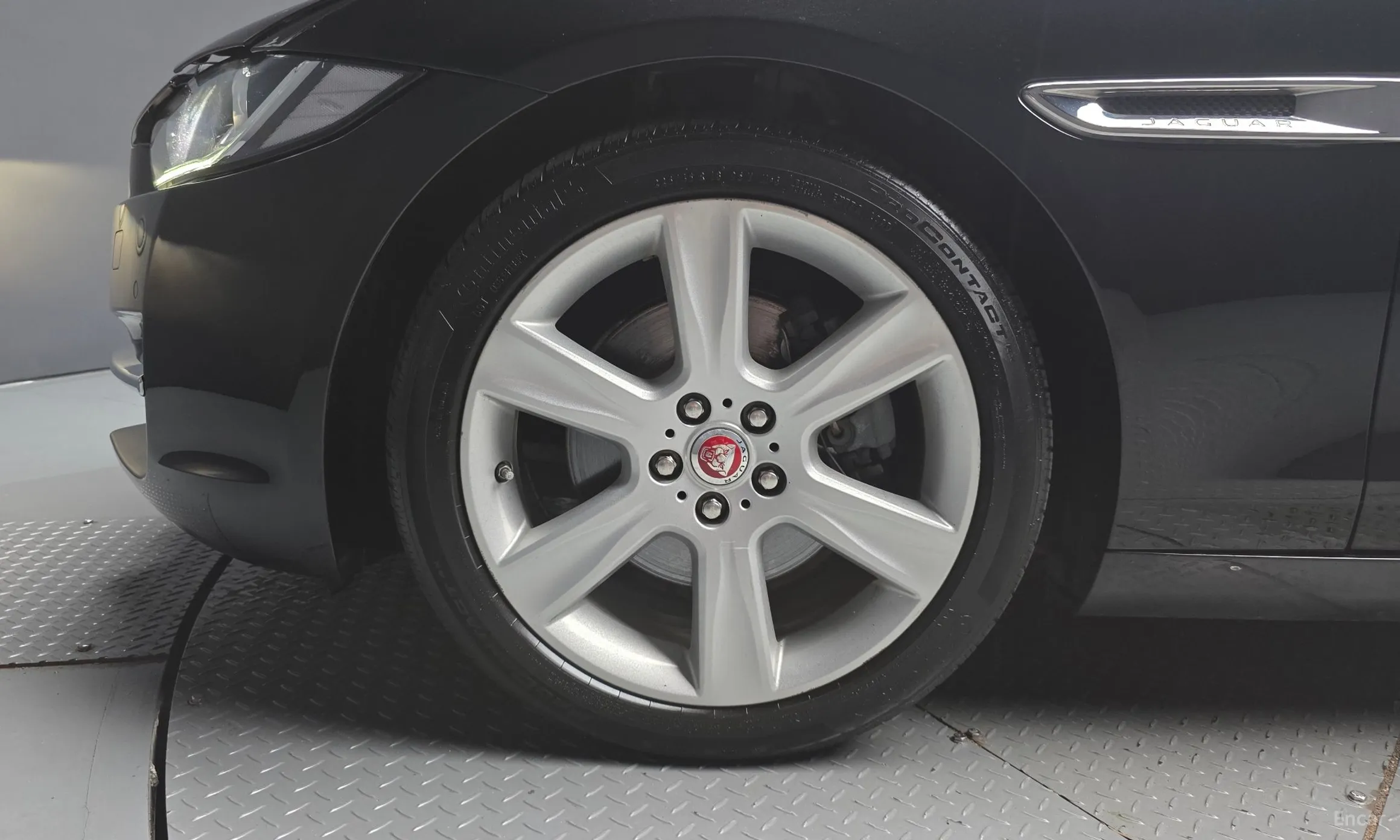 Jaguar XE превью 5
