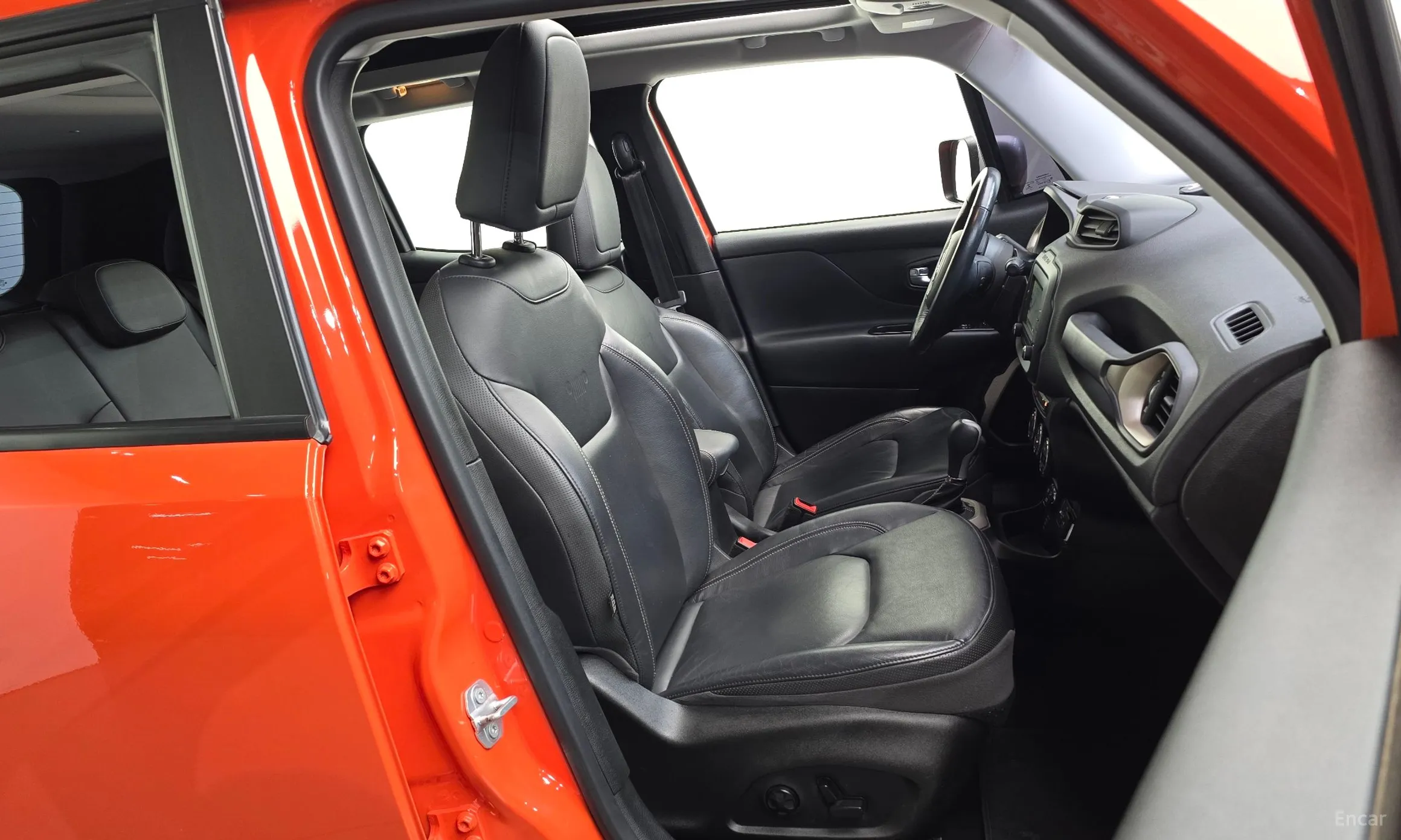 Jeep Renegade превью 12