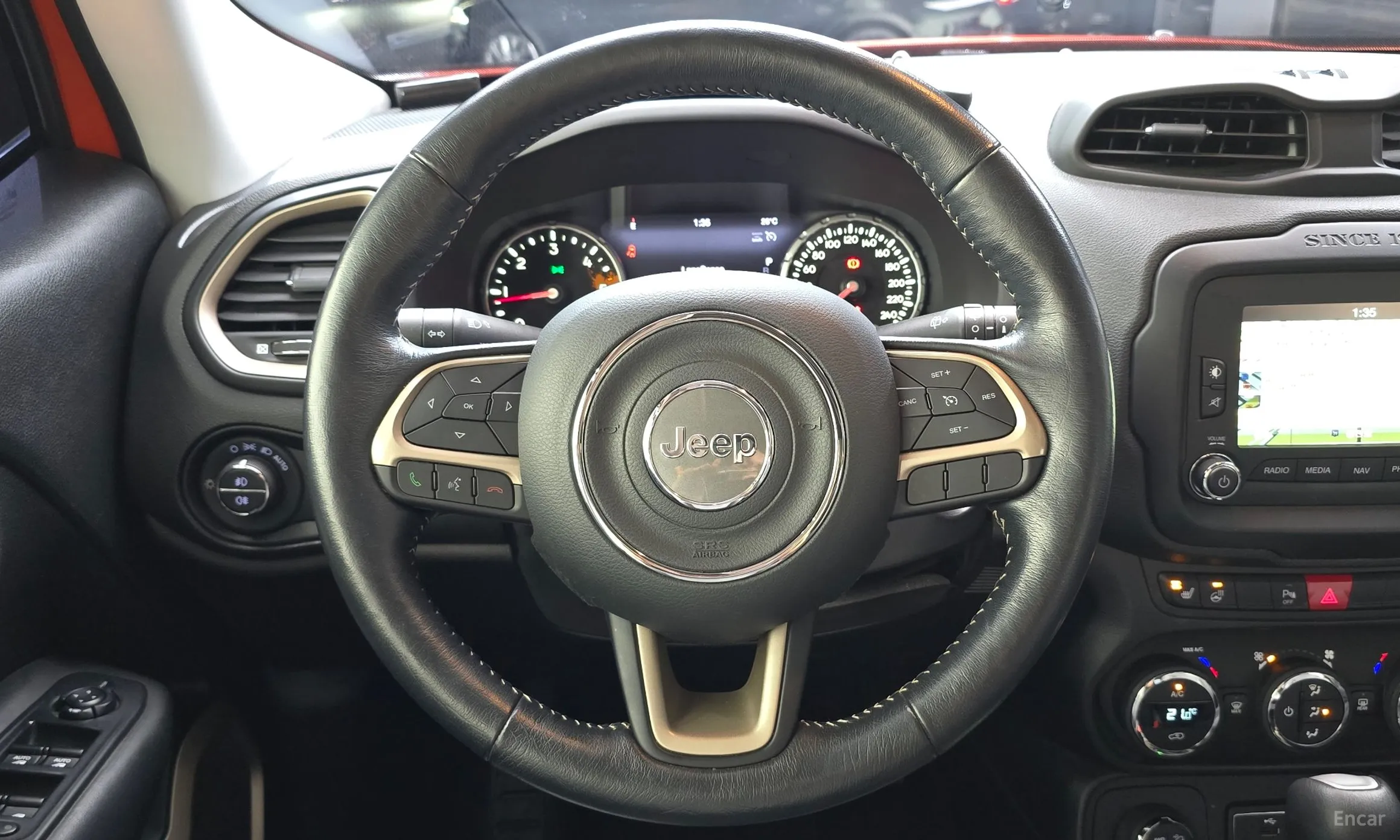 Jeep Renegade превью 13