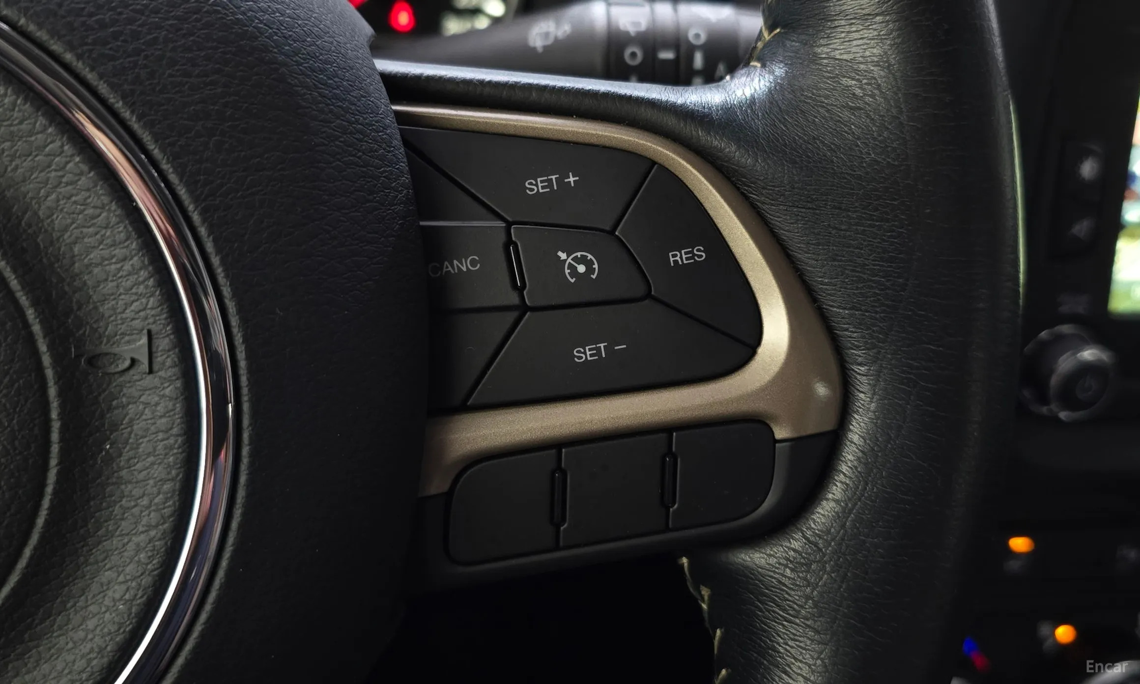 Jeep Renegade превью 16
