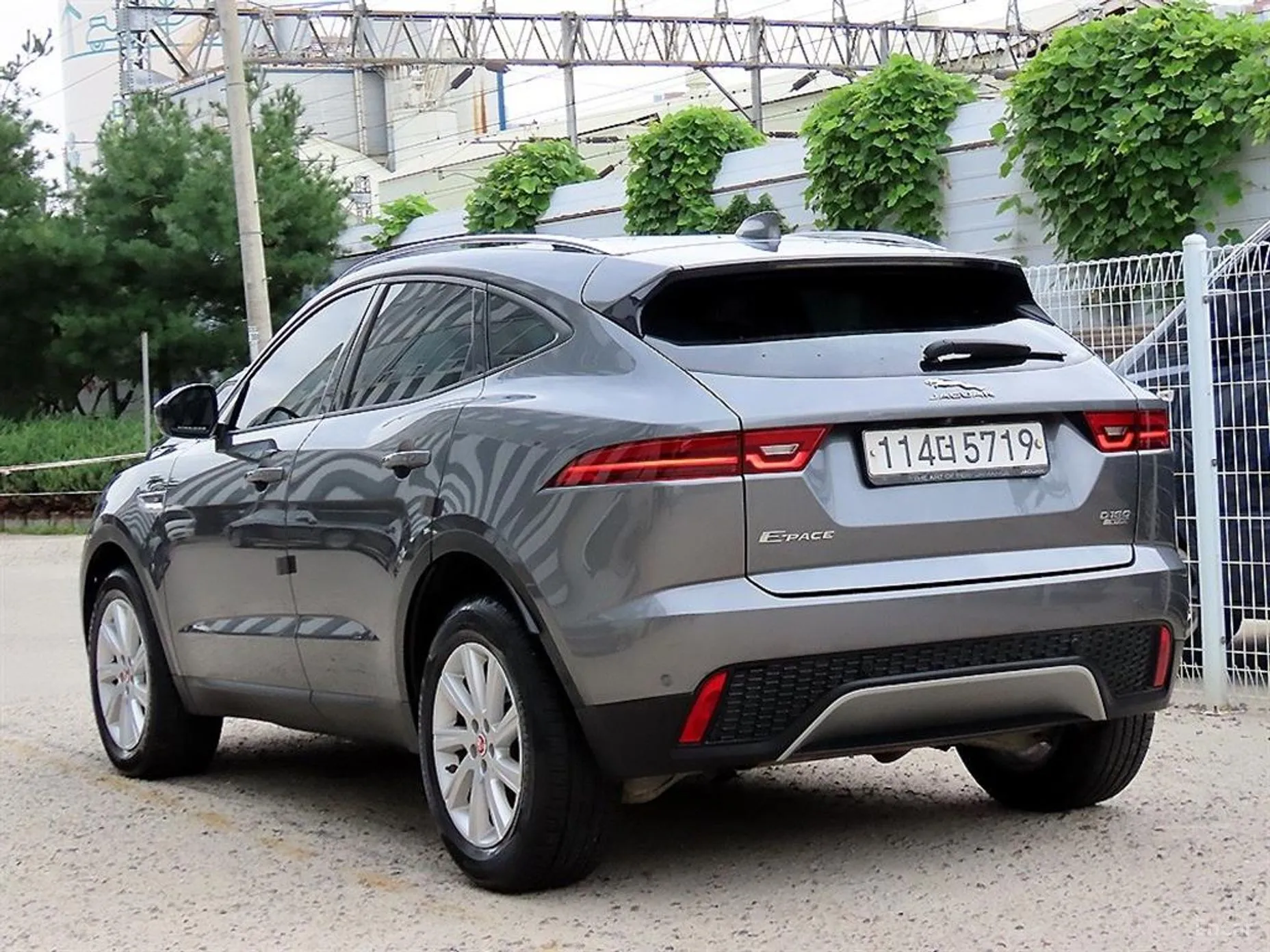 Jaguar E-PACE превью 3