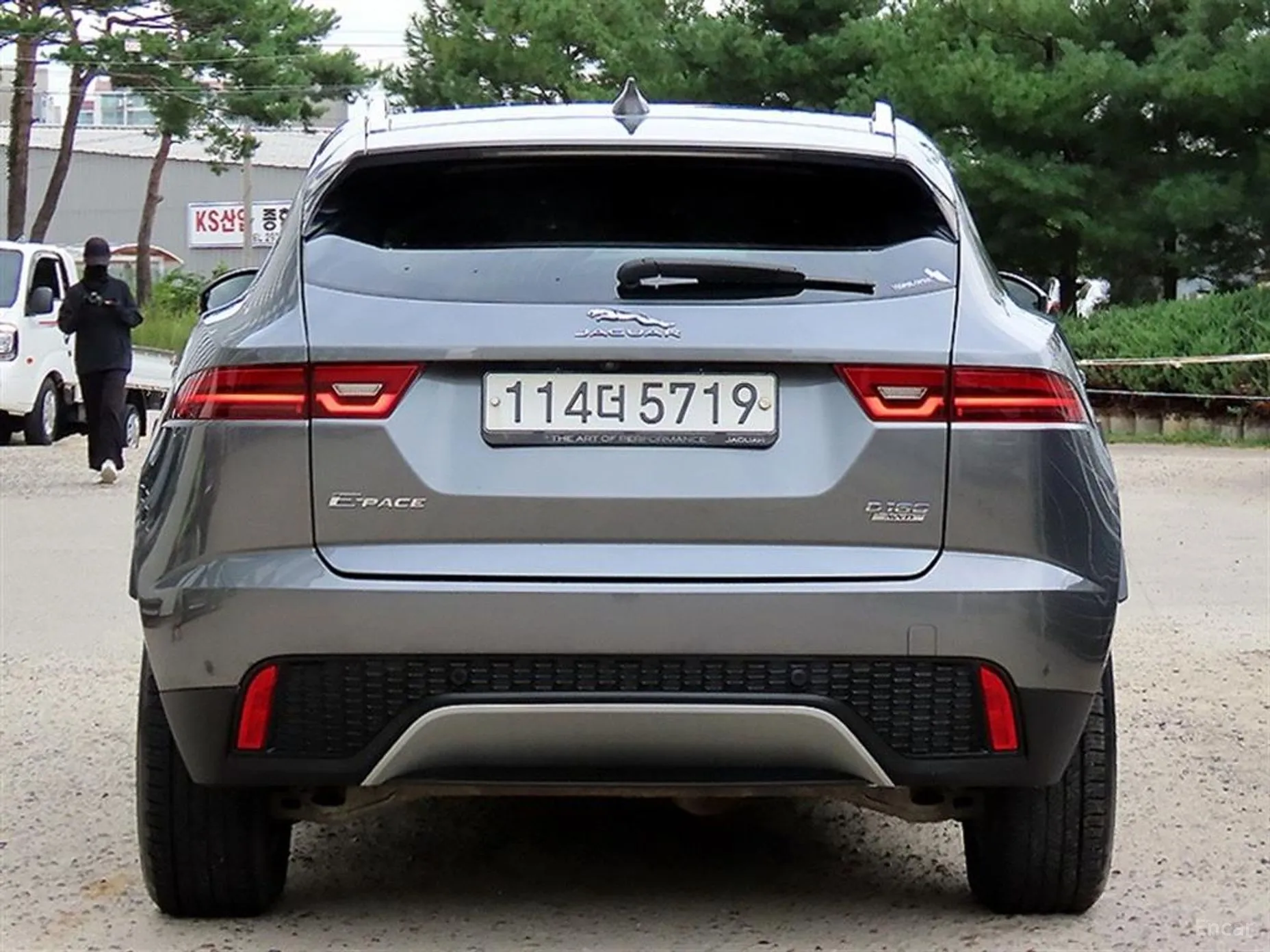 Jaguar E-PACE превью 4