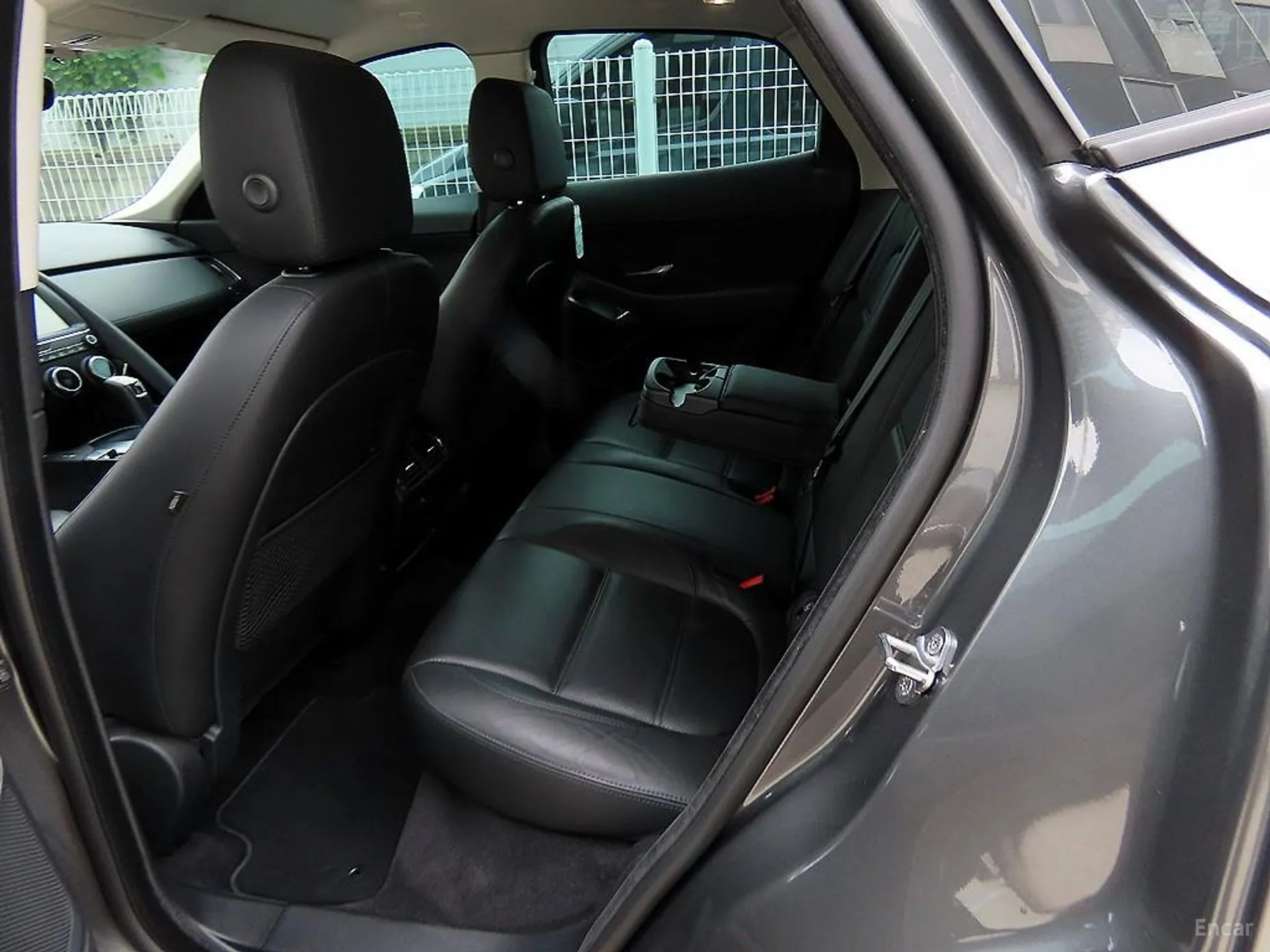 Jaguar E-PACE превью 6