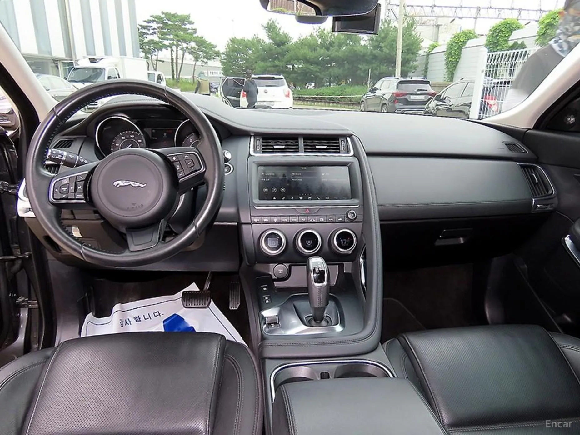 Jaguar E-PACE превью 7