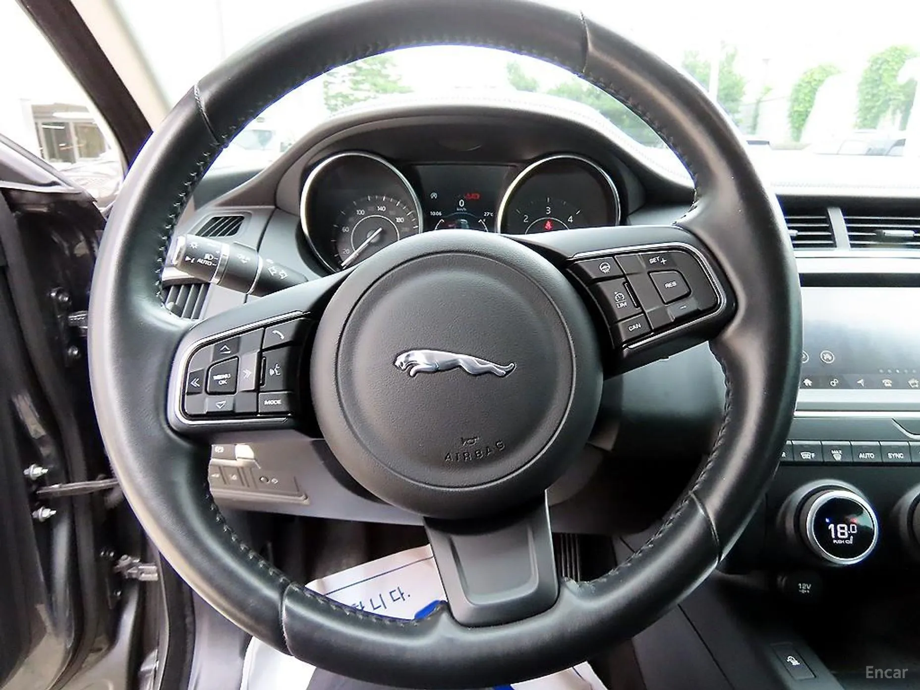 Jaguar E-PACE превью 8